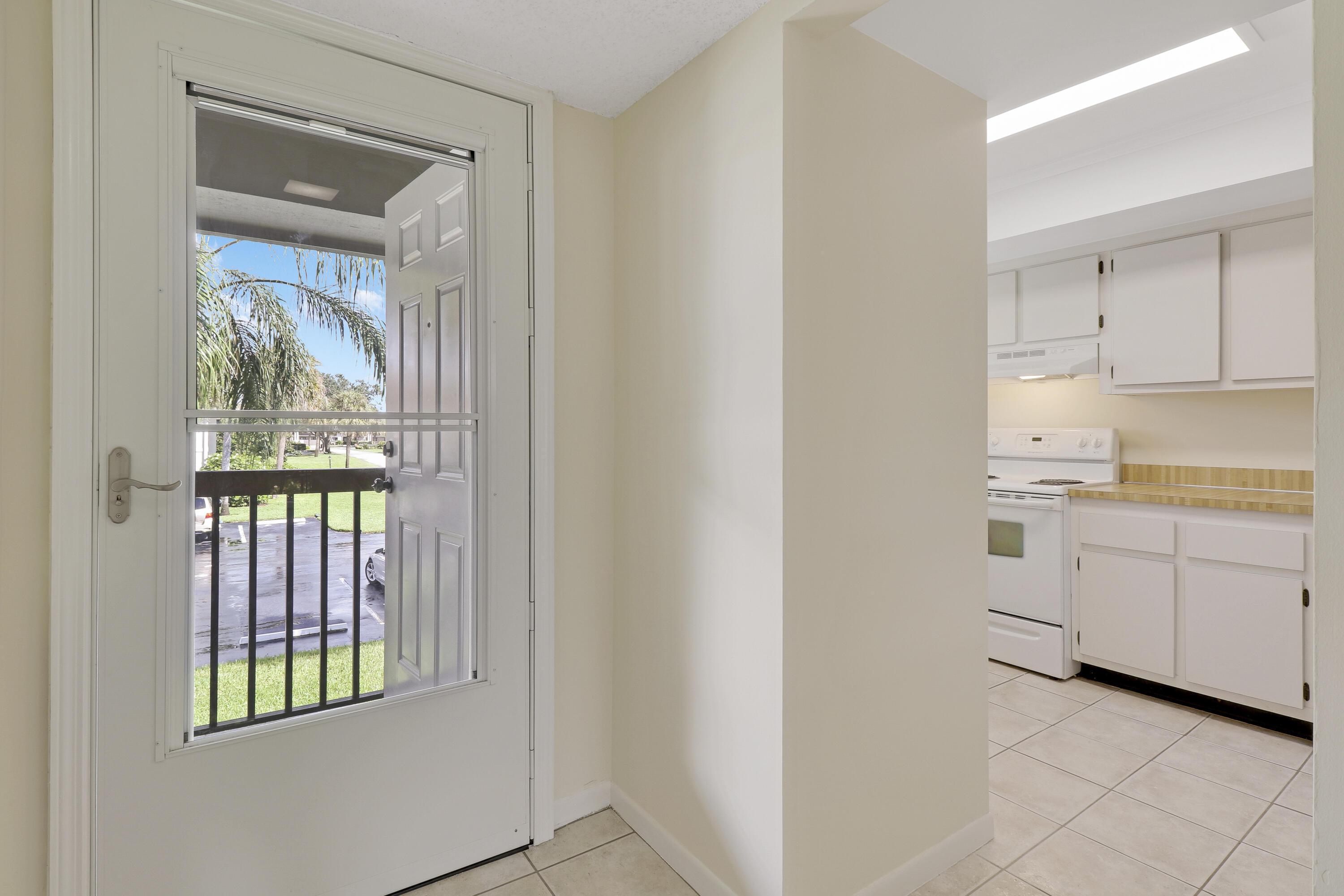 1600 Ne Dixie Highway 10-203 Property Photo 4