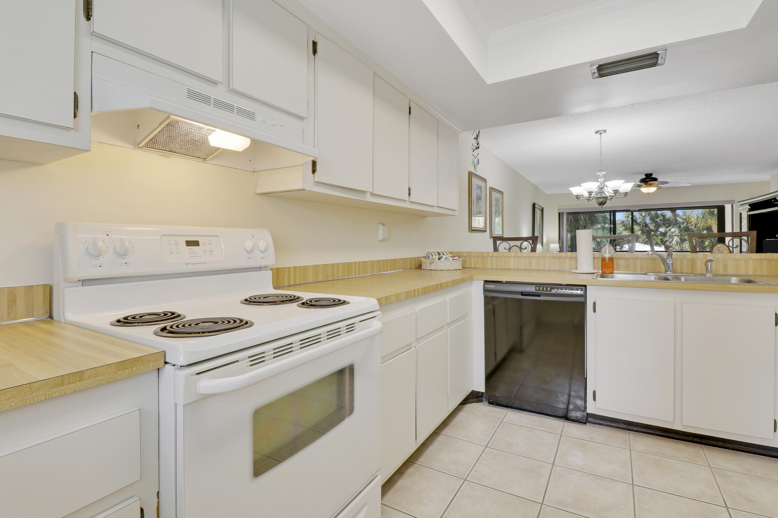 1600 Ne Dixie Highway 10-203 Property Photo 9