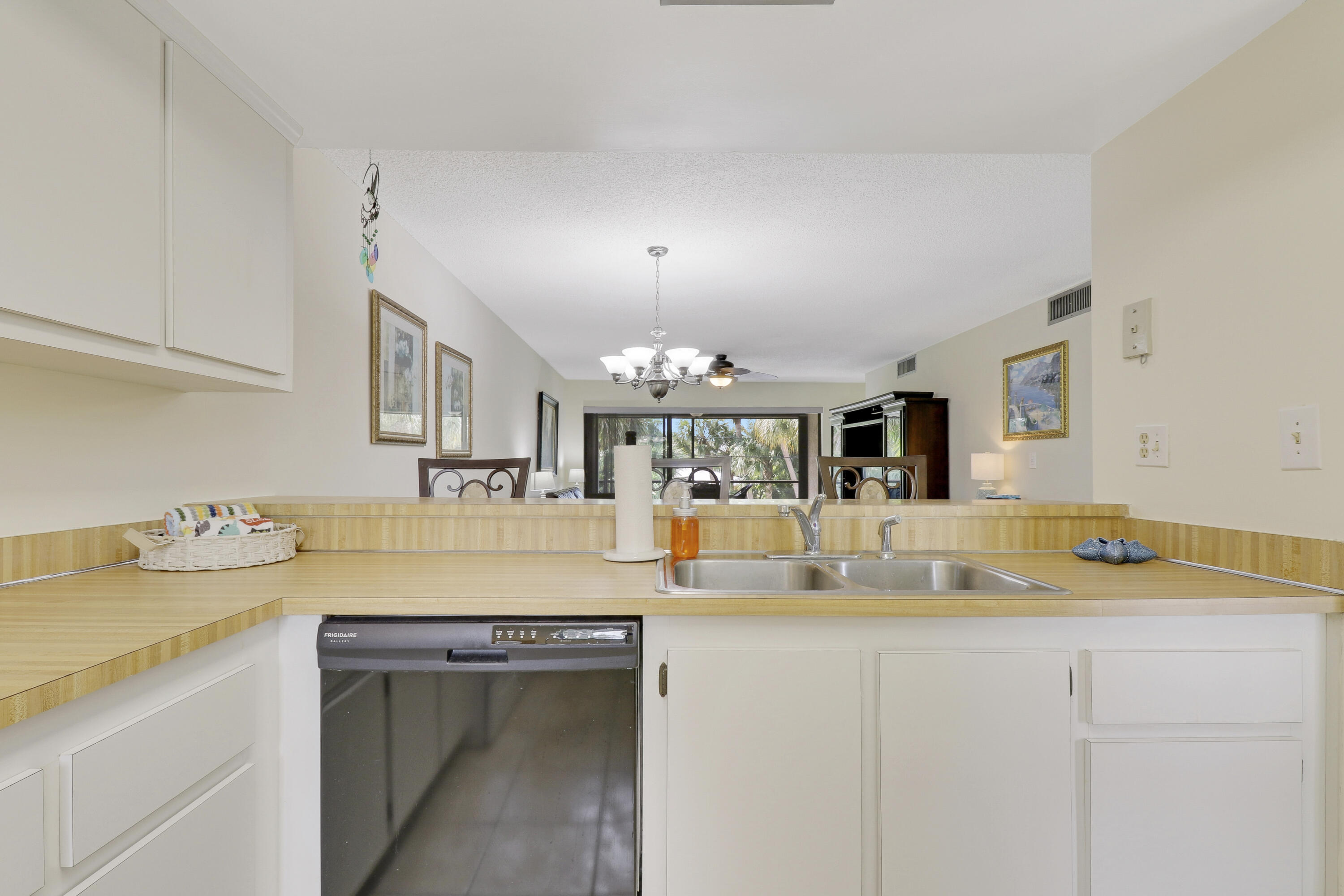 1600 Ne Dixie Highway 10-203 Property Photo 10