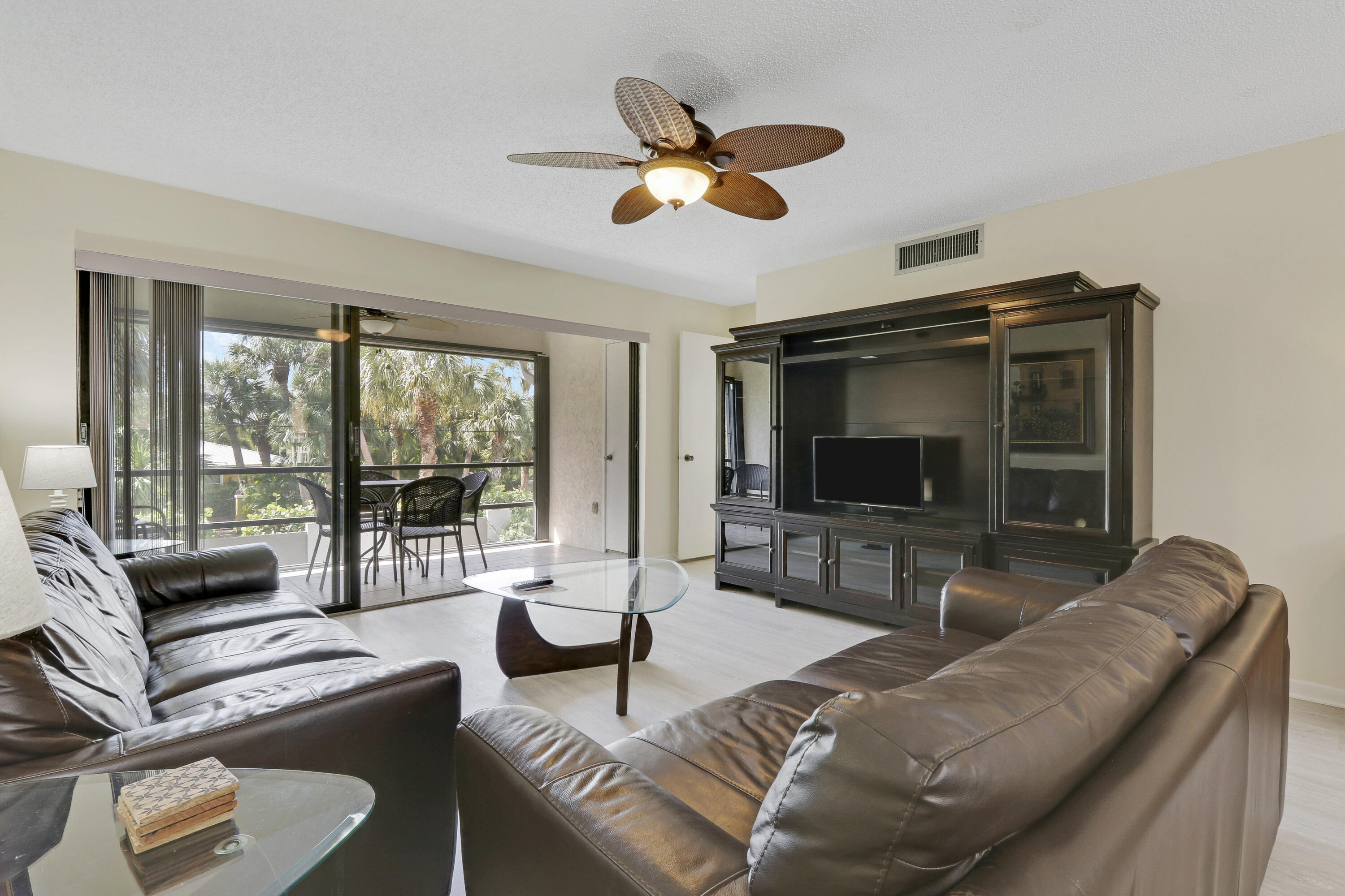1600 Ne Dixie Highway 10-203 Property Photo 15