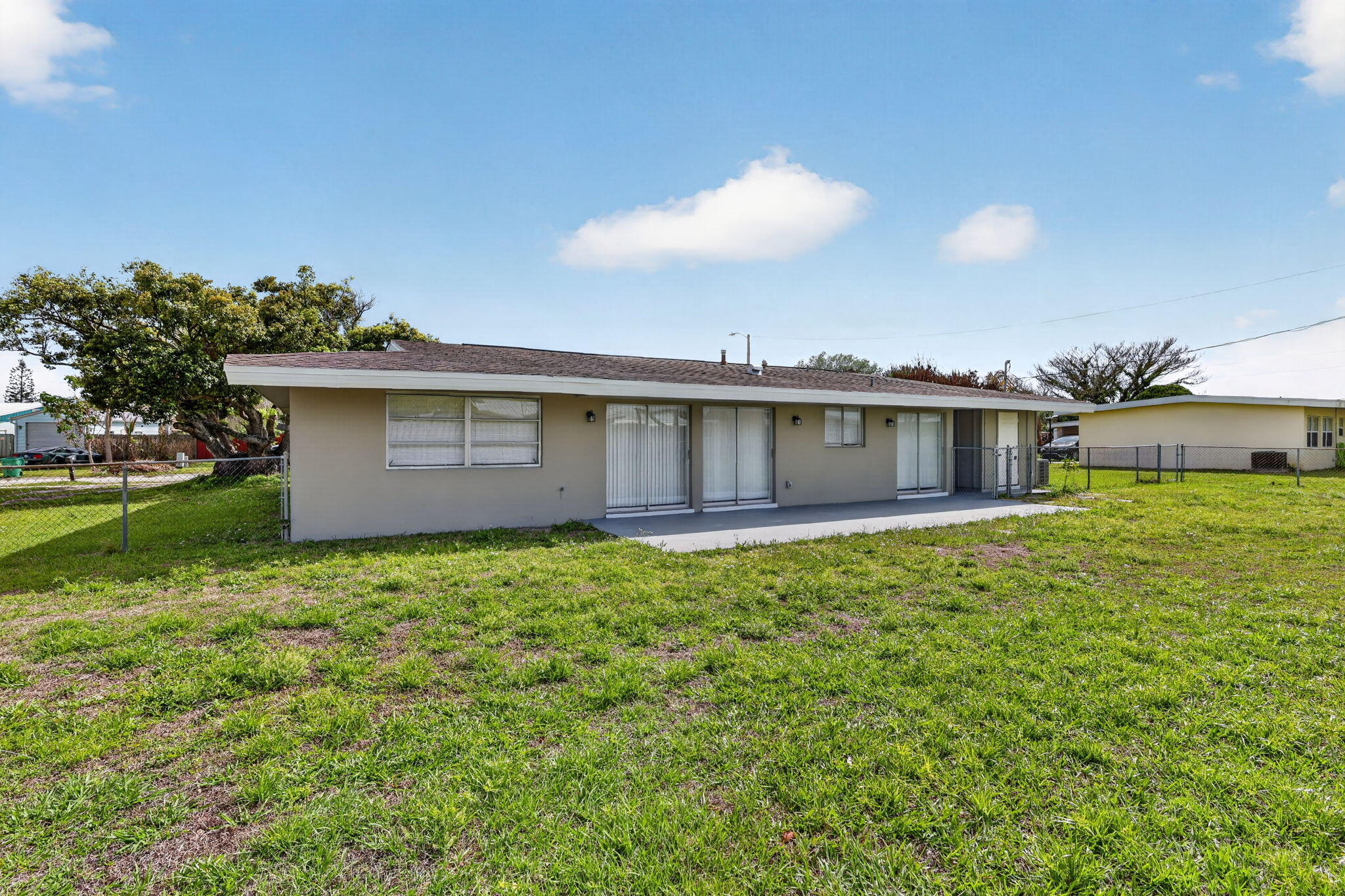 157 Se Calmoso Drive Property Photo 4