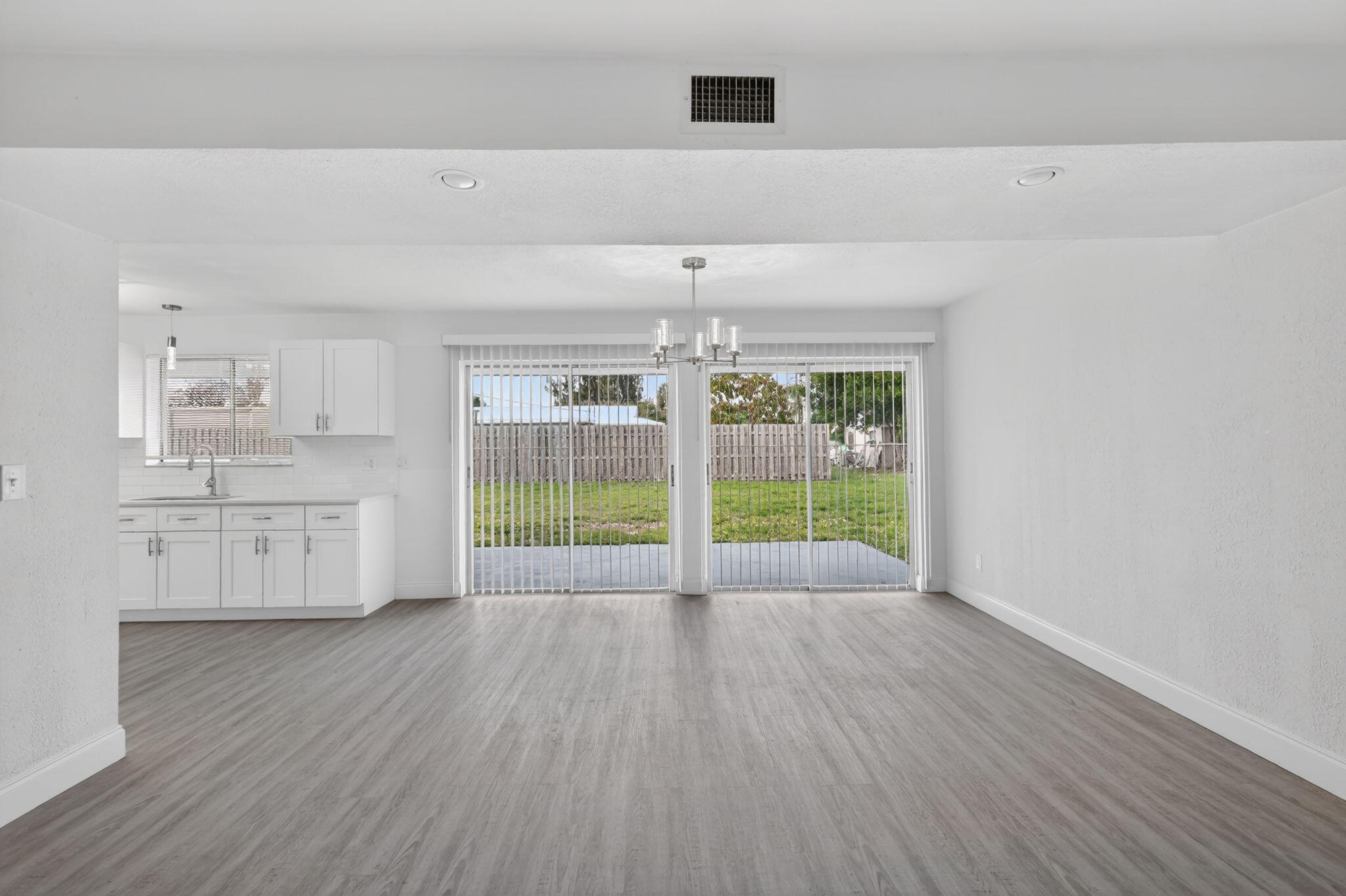 157 Se Calmoso Drive Property Photo 7