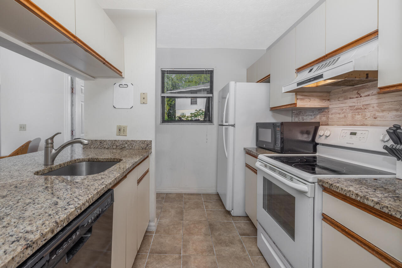 6537 Se Federal Highway 101 Property Photo 11