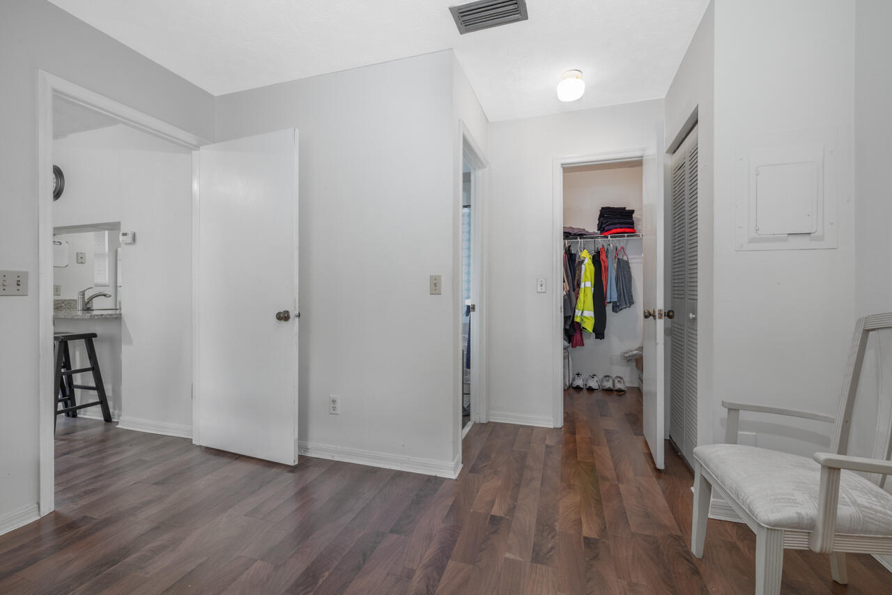 6537 Se Federal Highway 101 Property Photo 13