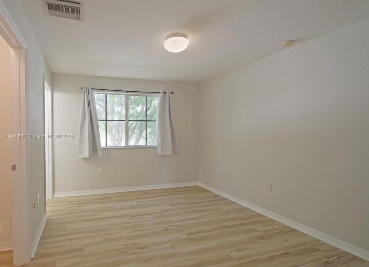 6030 Sw 19th Place Property Photo 5