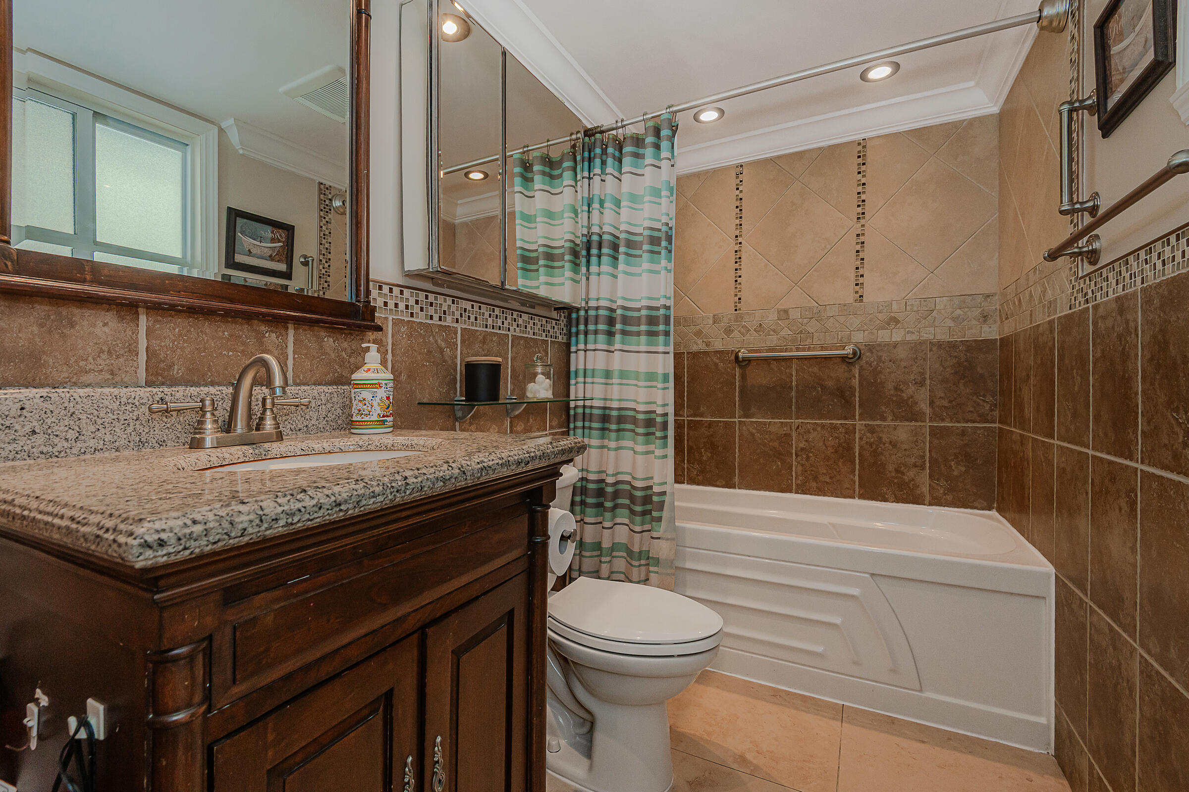 2076 S Ocean Drive 207 Property Photo 6