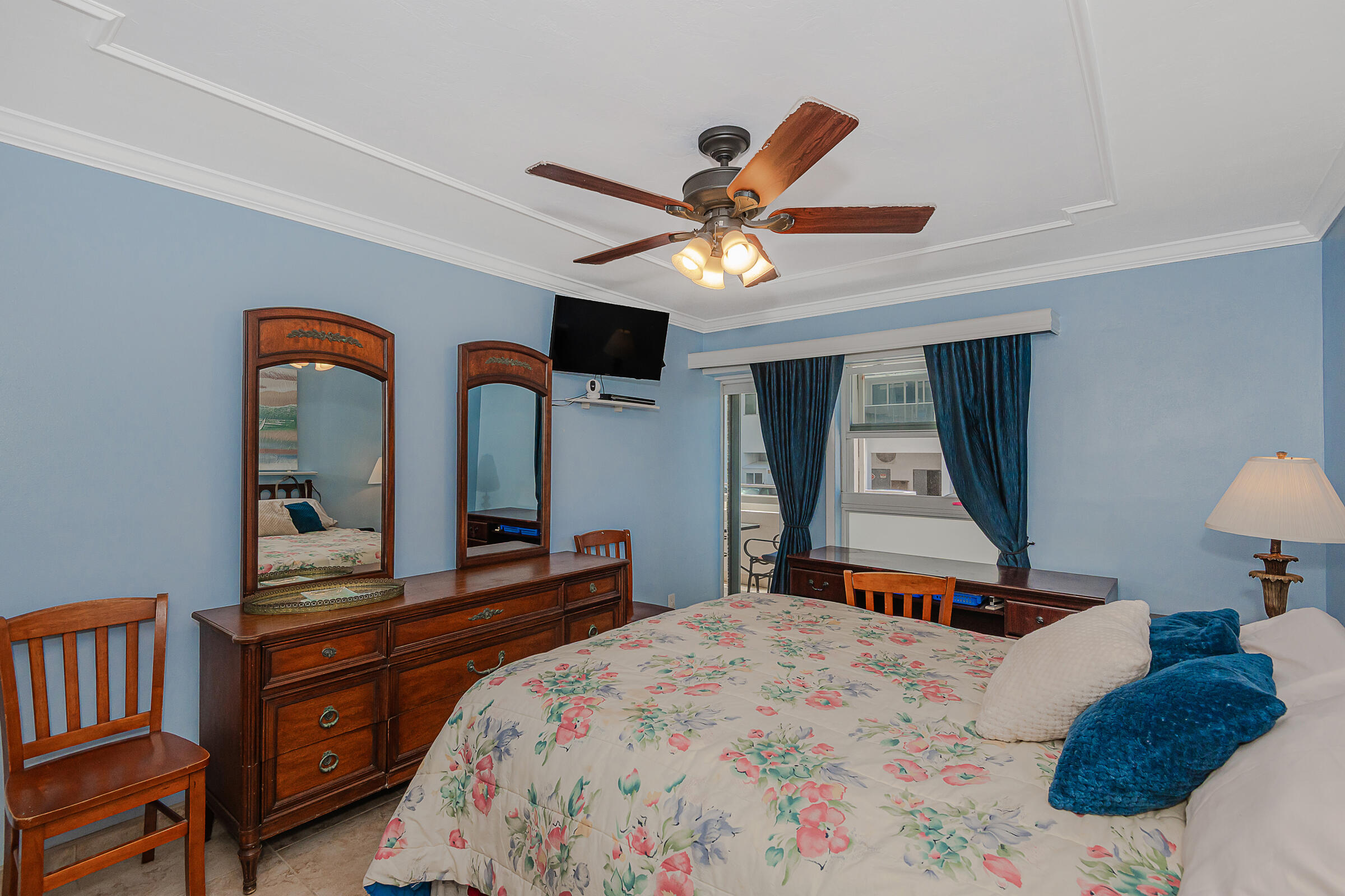 2076 S Ocean Drive 207 Property Photo 9
