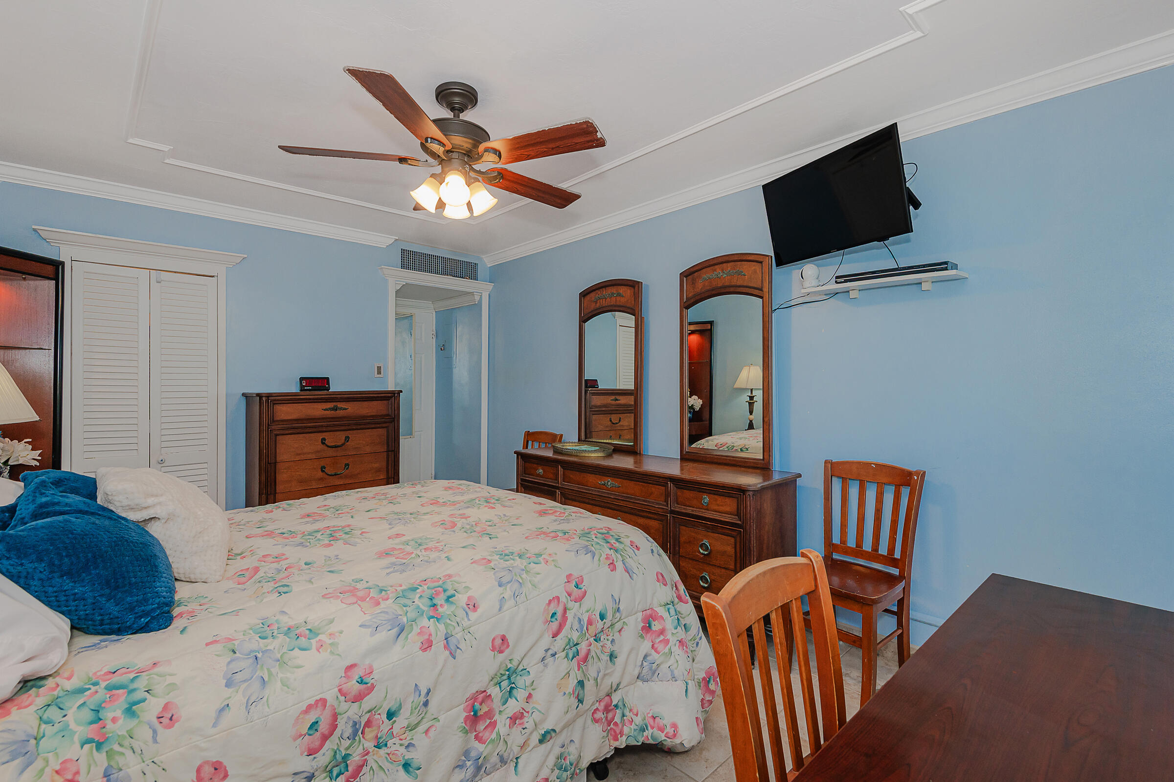 2076 S Ocean Drive 207 Property Photo 12