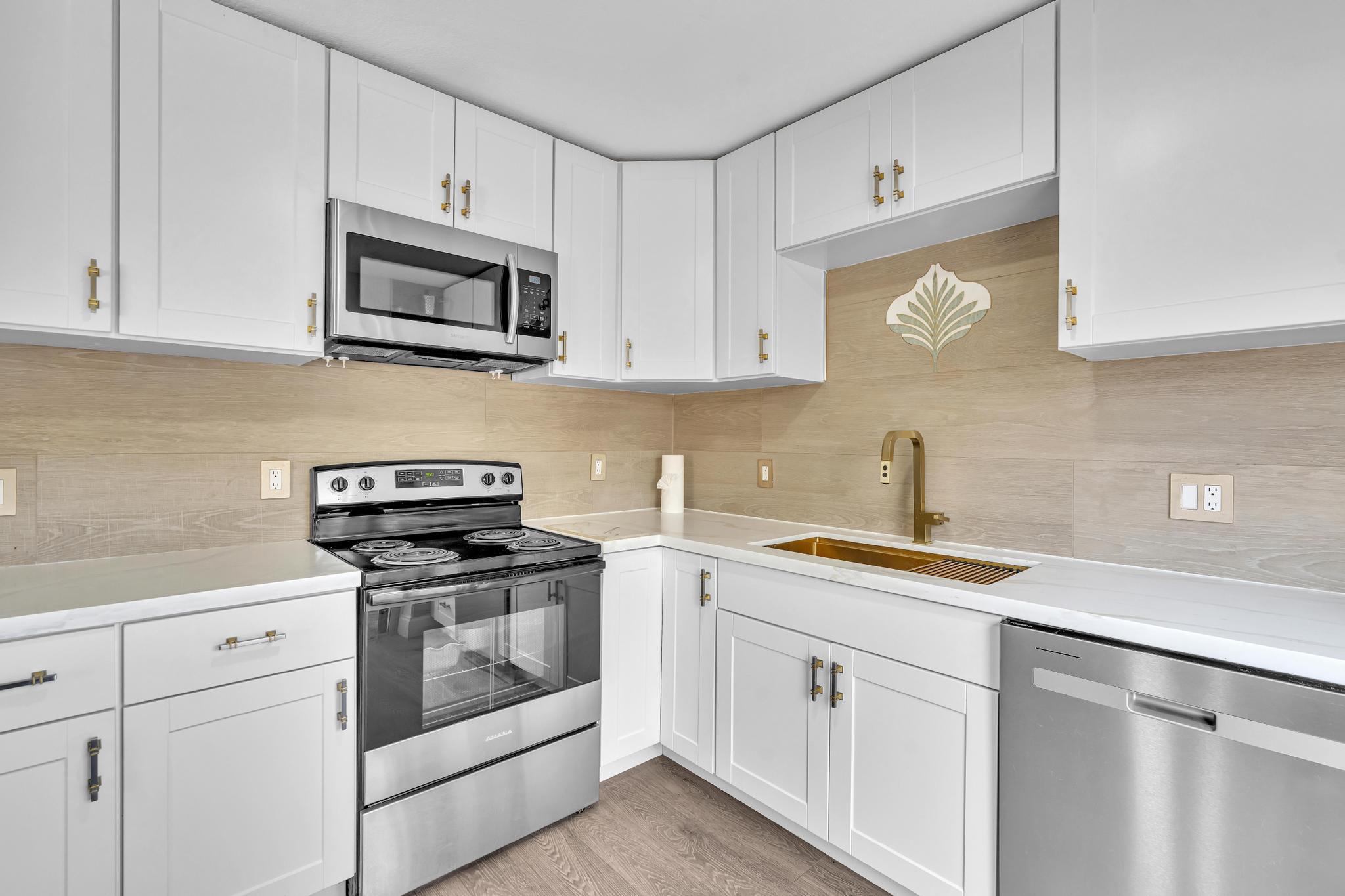 6663 Via Regina Property Photo 4