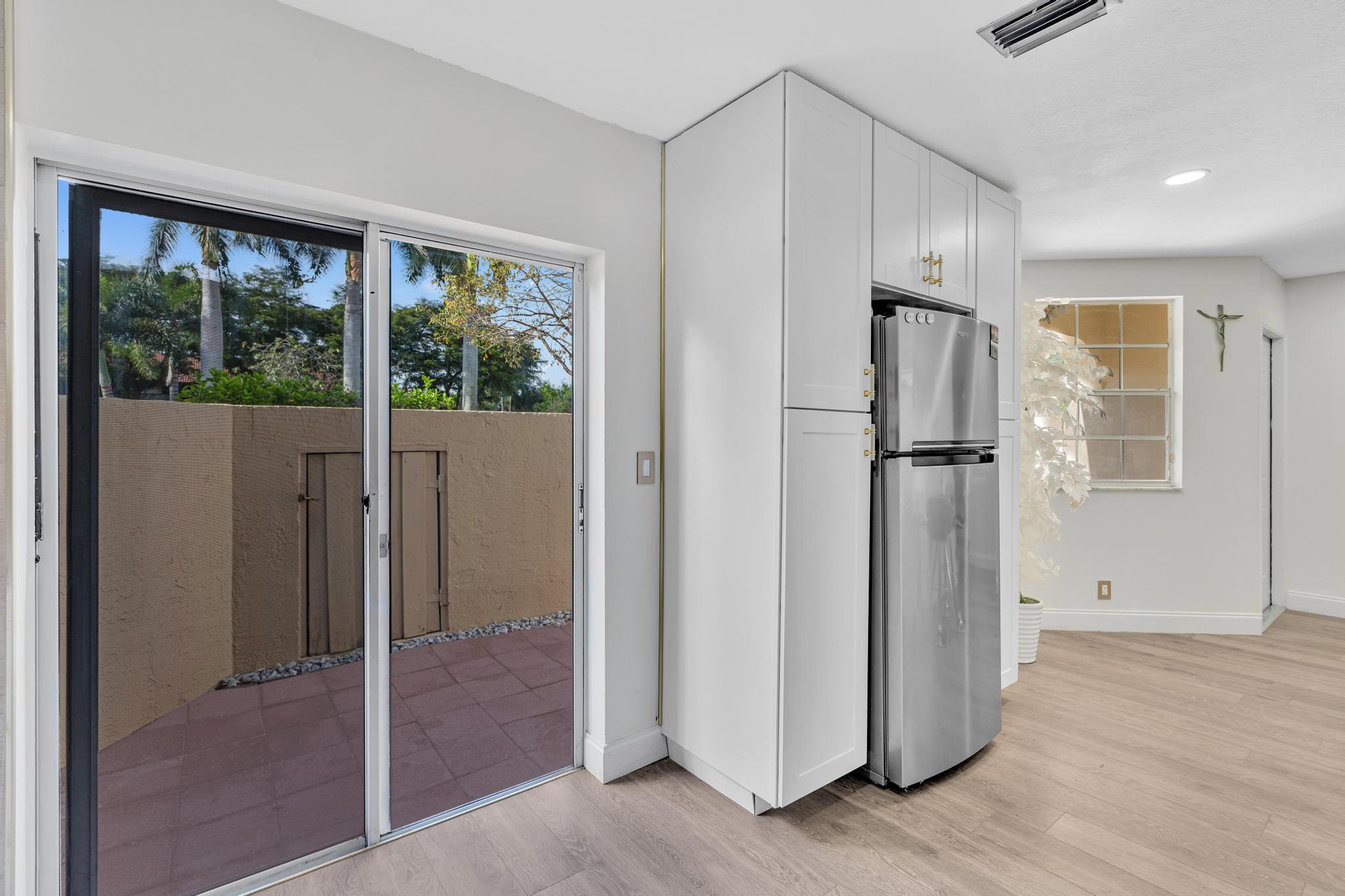 6663 Via Regina Property Photo 5