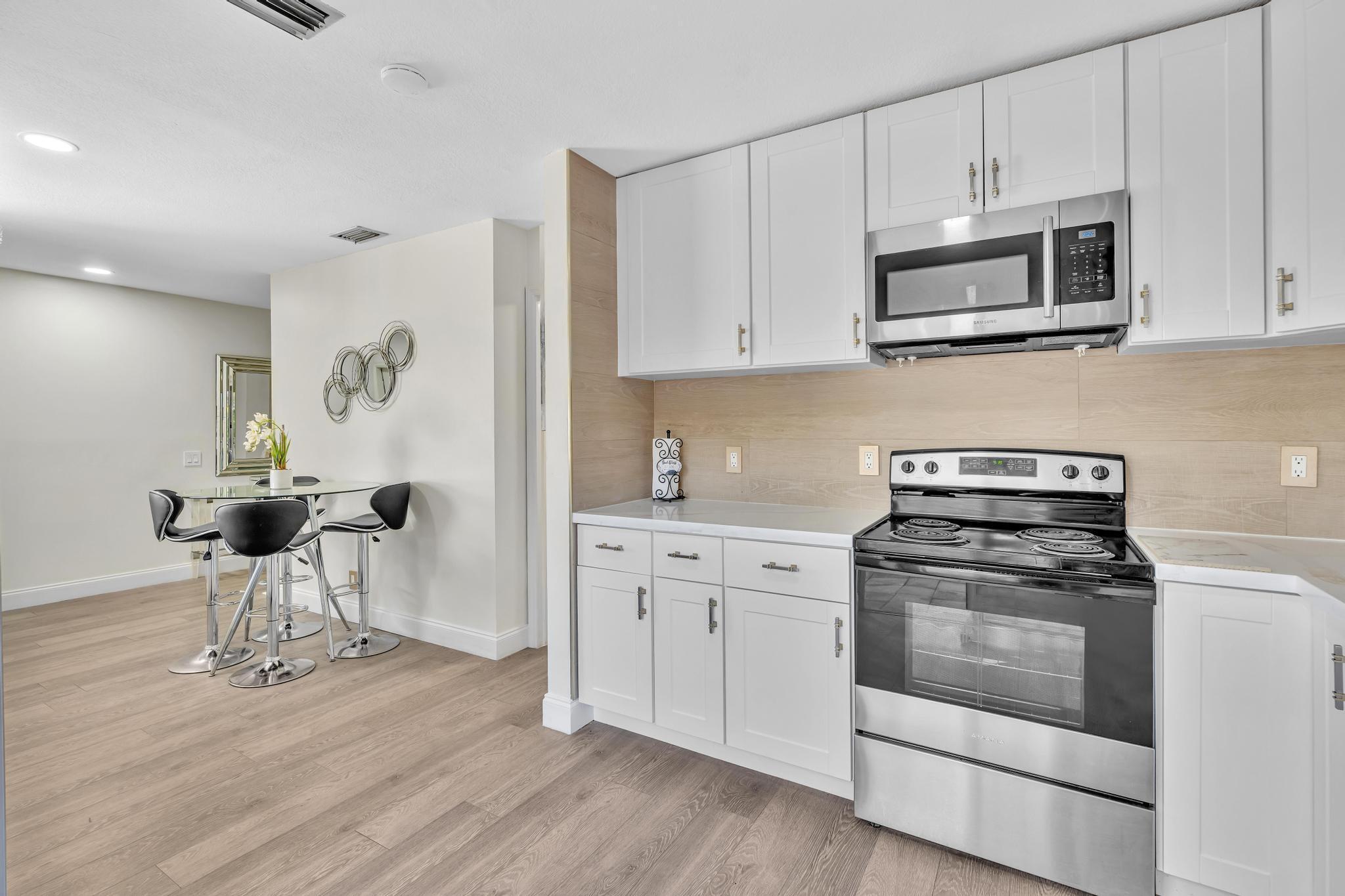 6663 Via Regina Property Photo 6