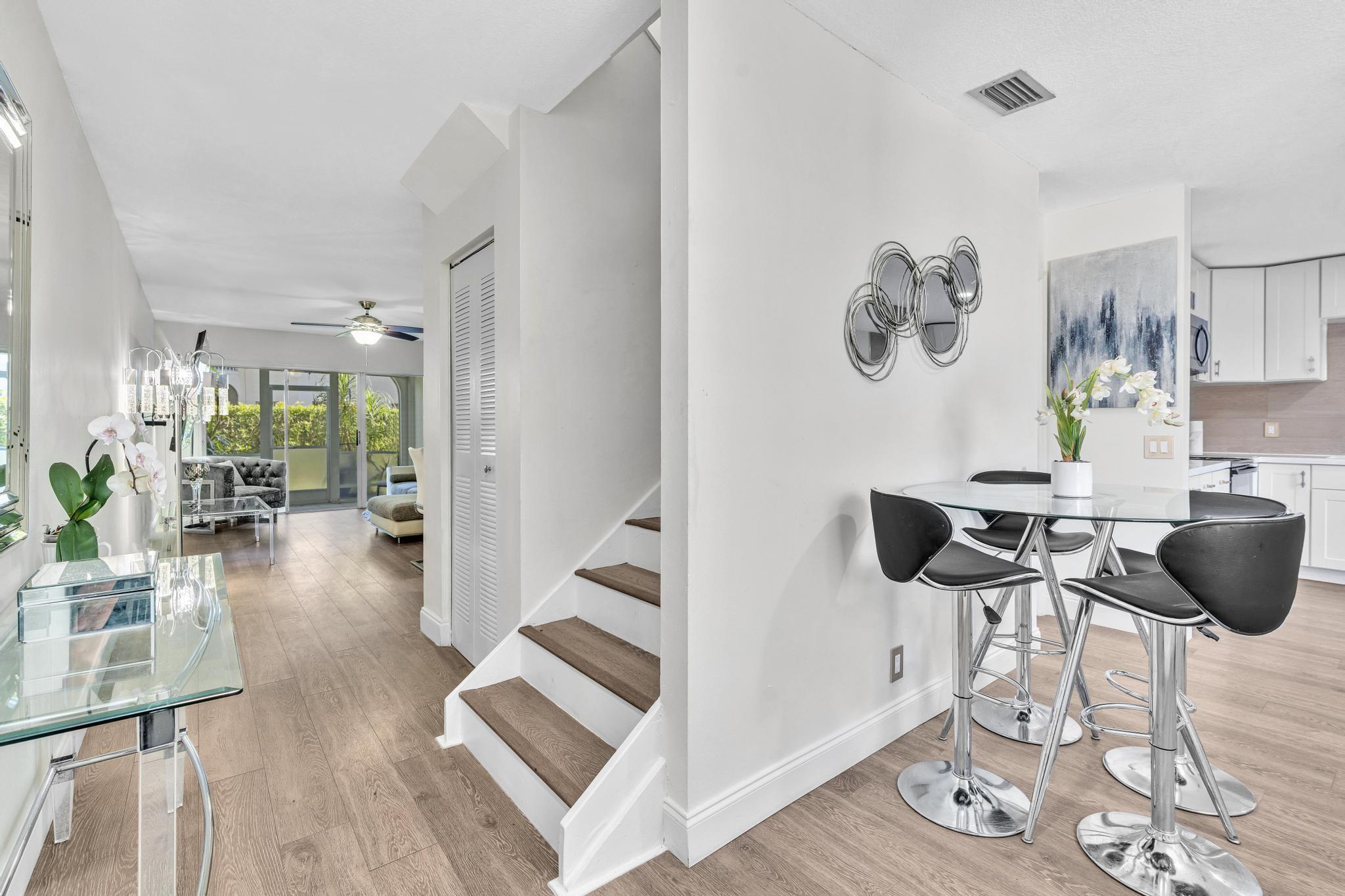6663 Via Regina Property Photo 8