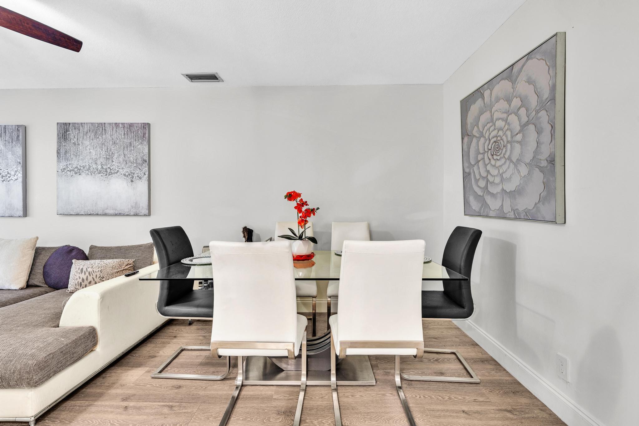 6663 Via Regina Property Photo 11