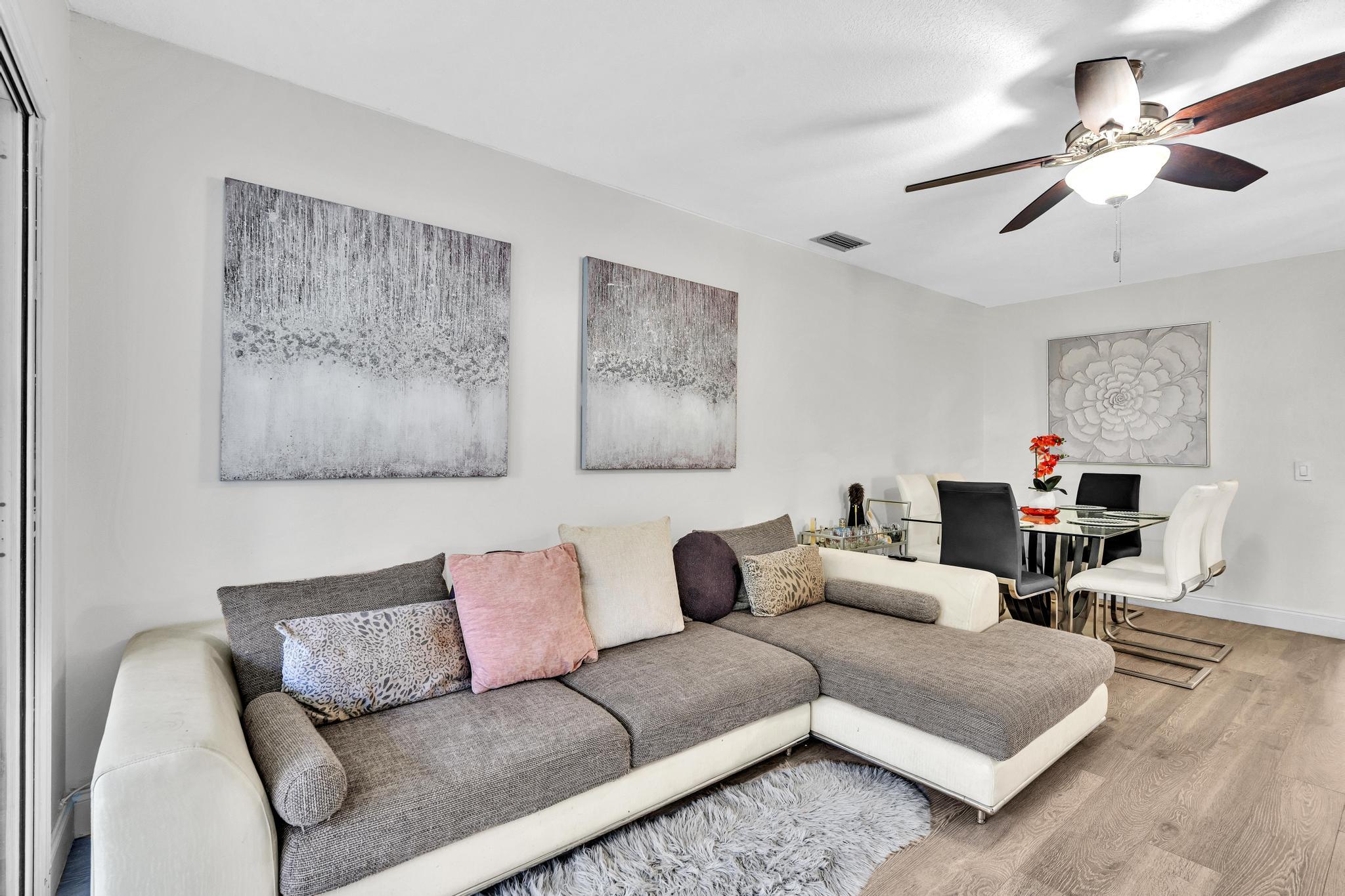 6663 Via Regina Property Photo 14