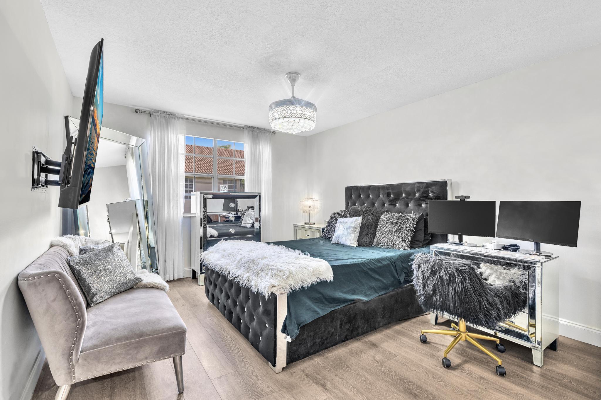 6663 Via Regina Property Photo 22