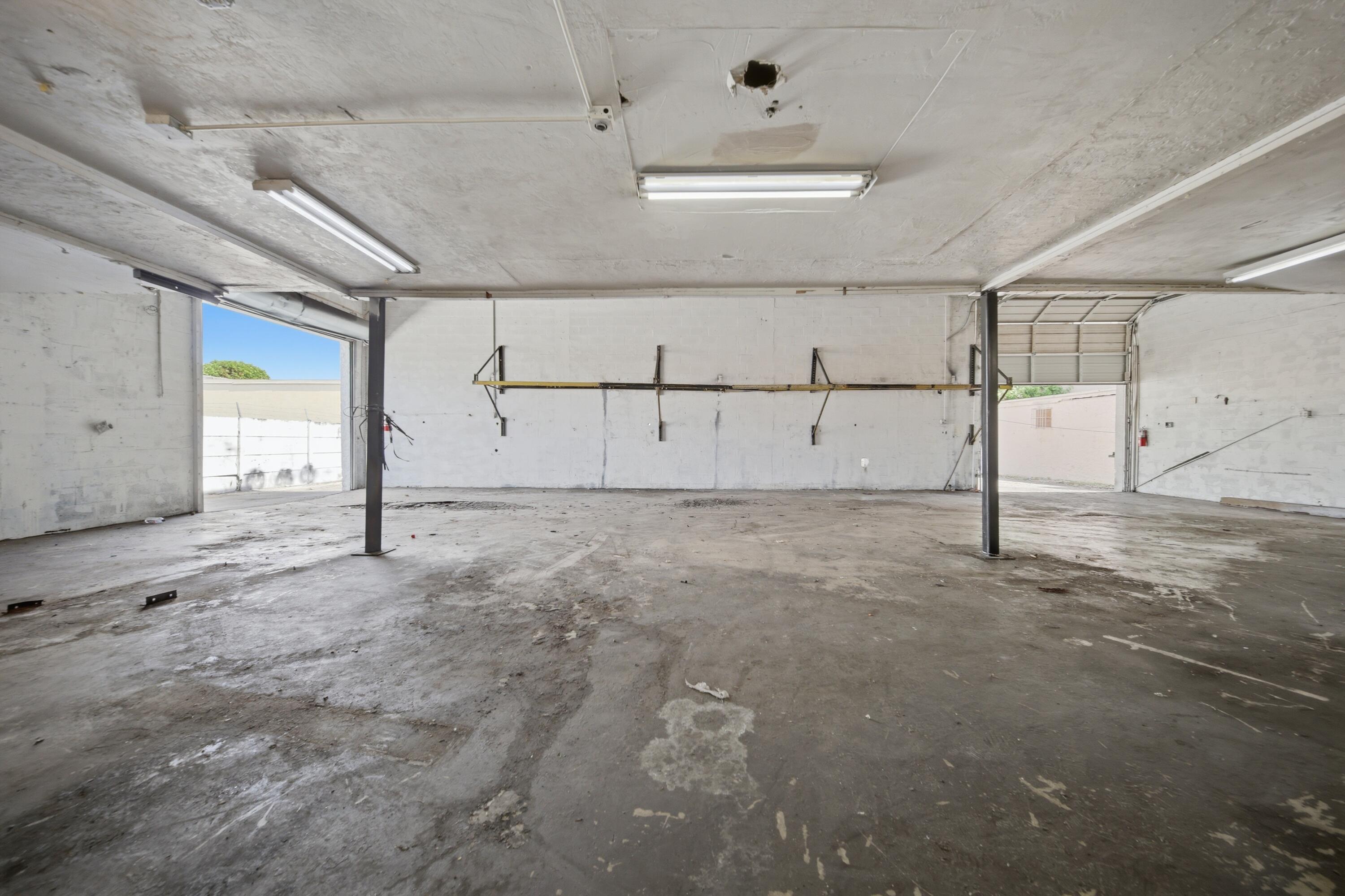8015 Nw 98th Street Property Photo 1