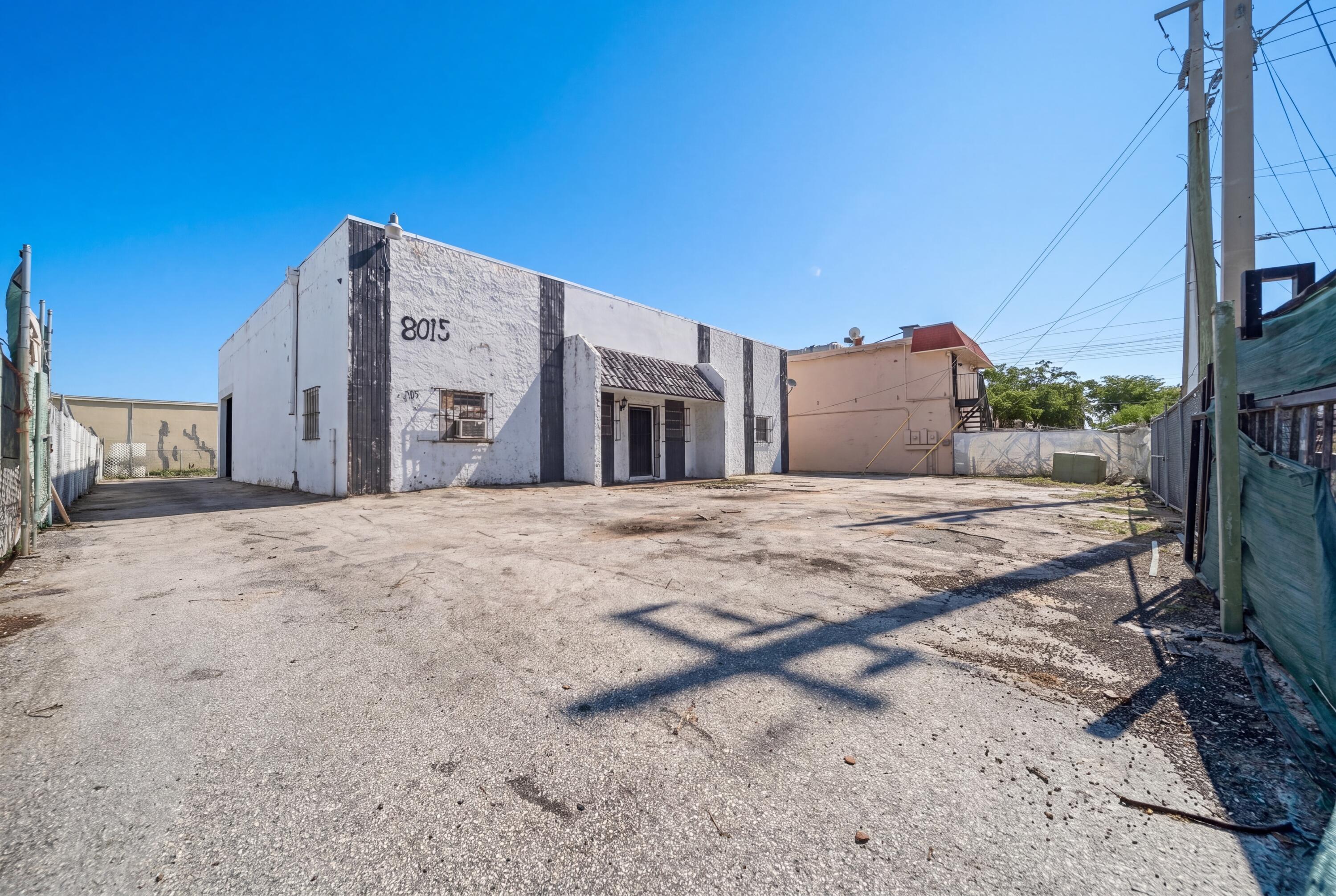 8015 Nw 98th Street Property Photo 12