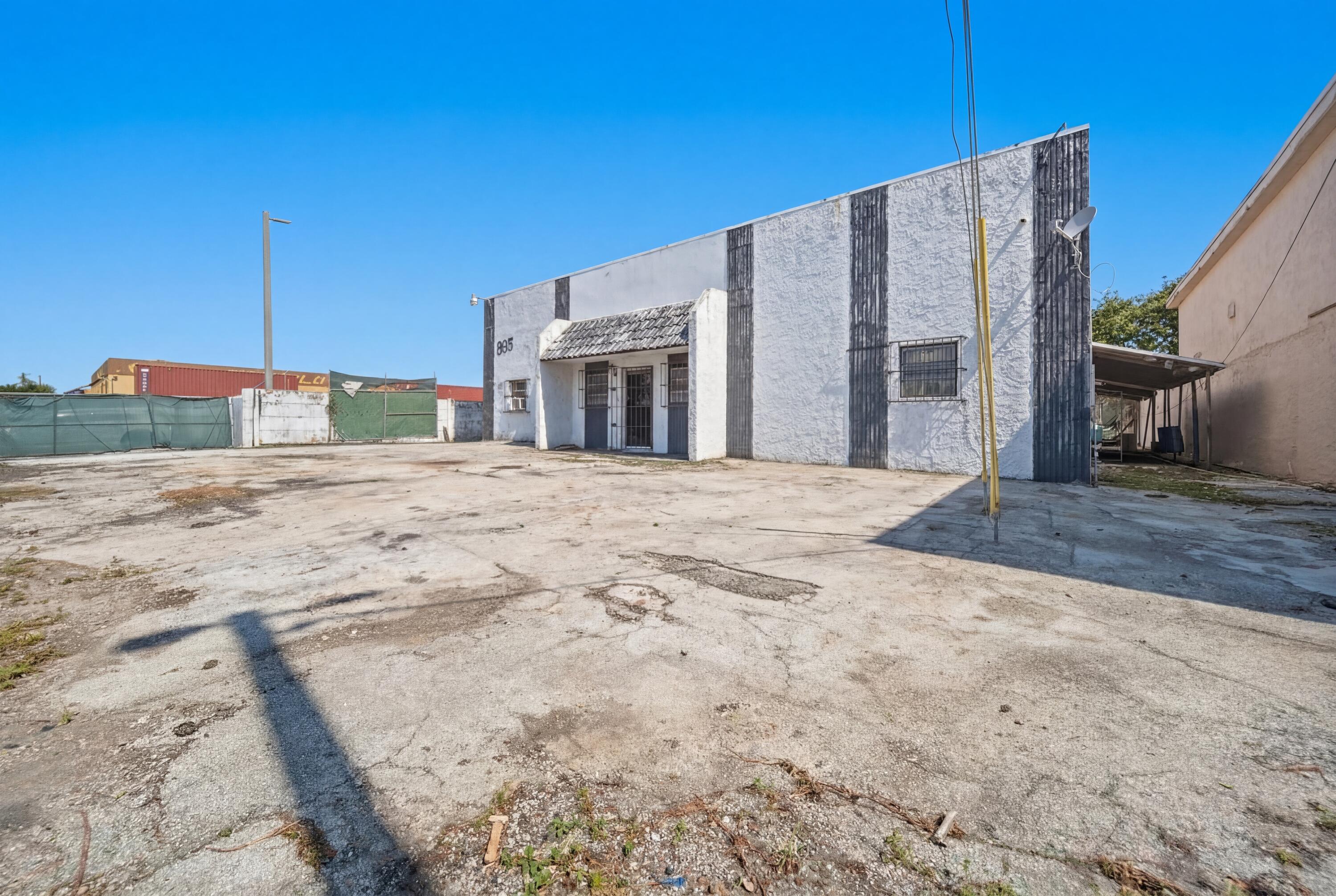 8015 Nw 98th Street Property Photo 13