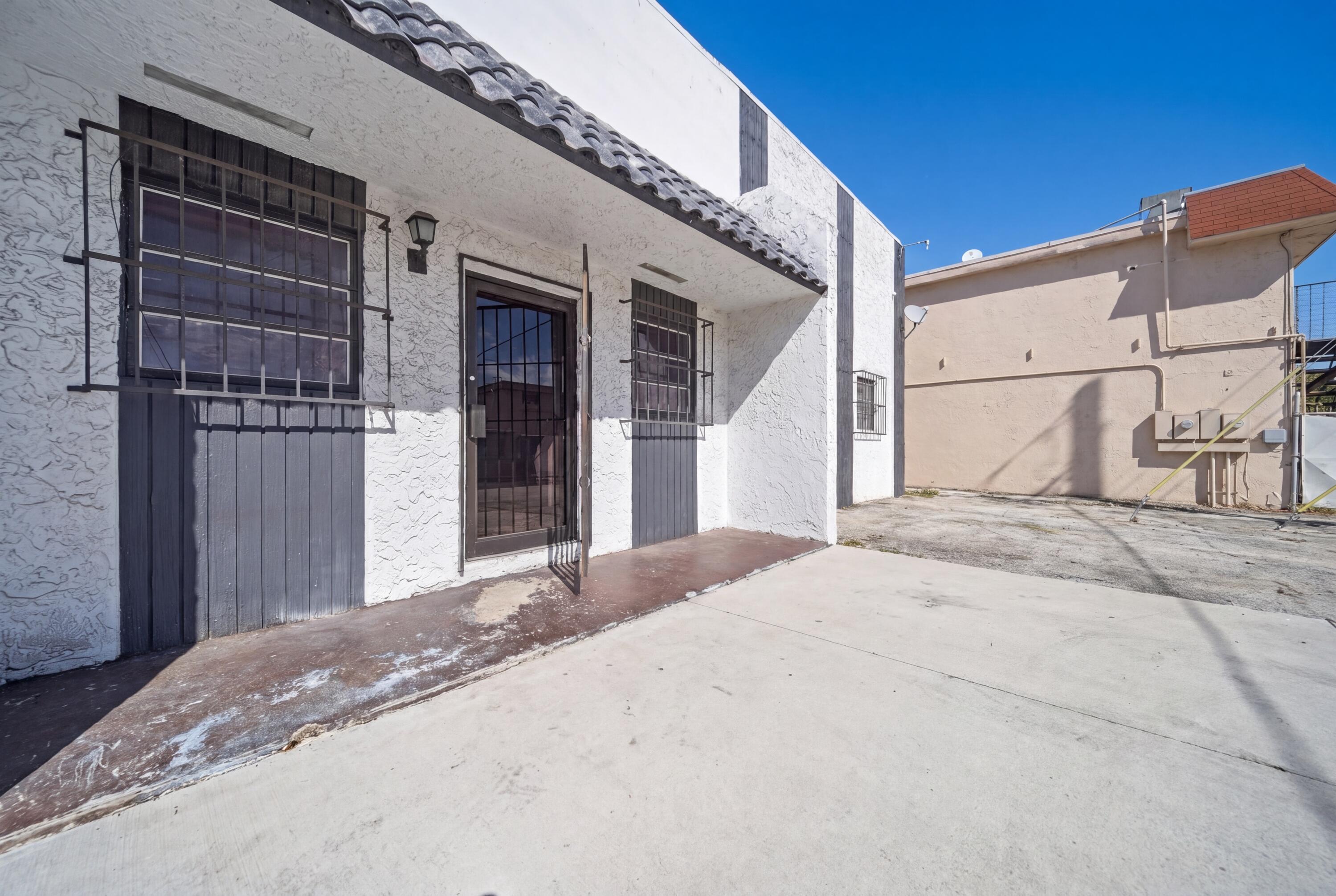 8015 Nw 98th Street Property Photo 14