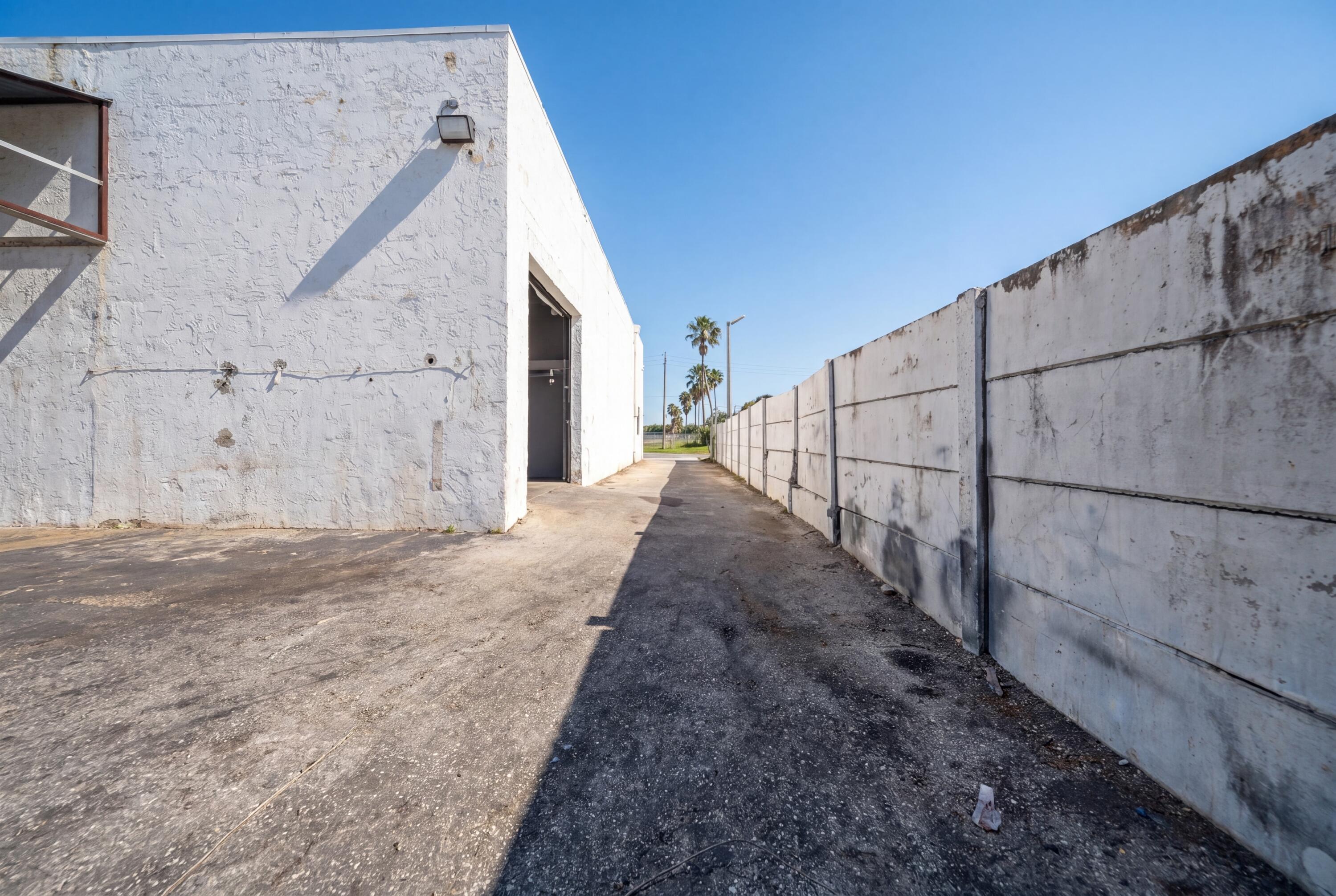 8015 Nw 98th Street Property Photo 15