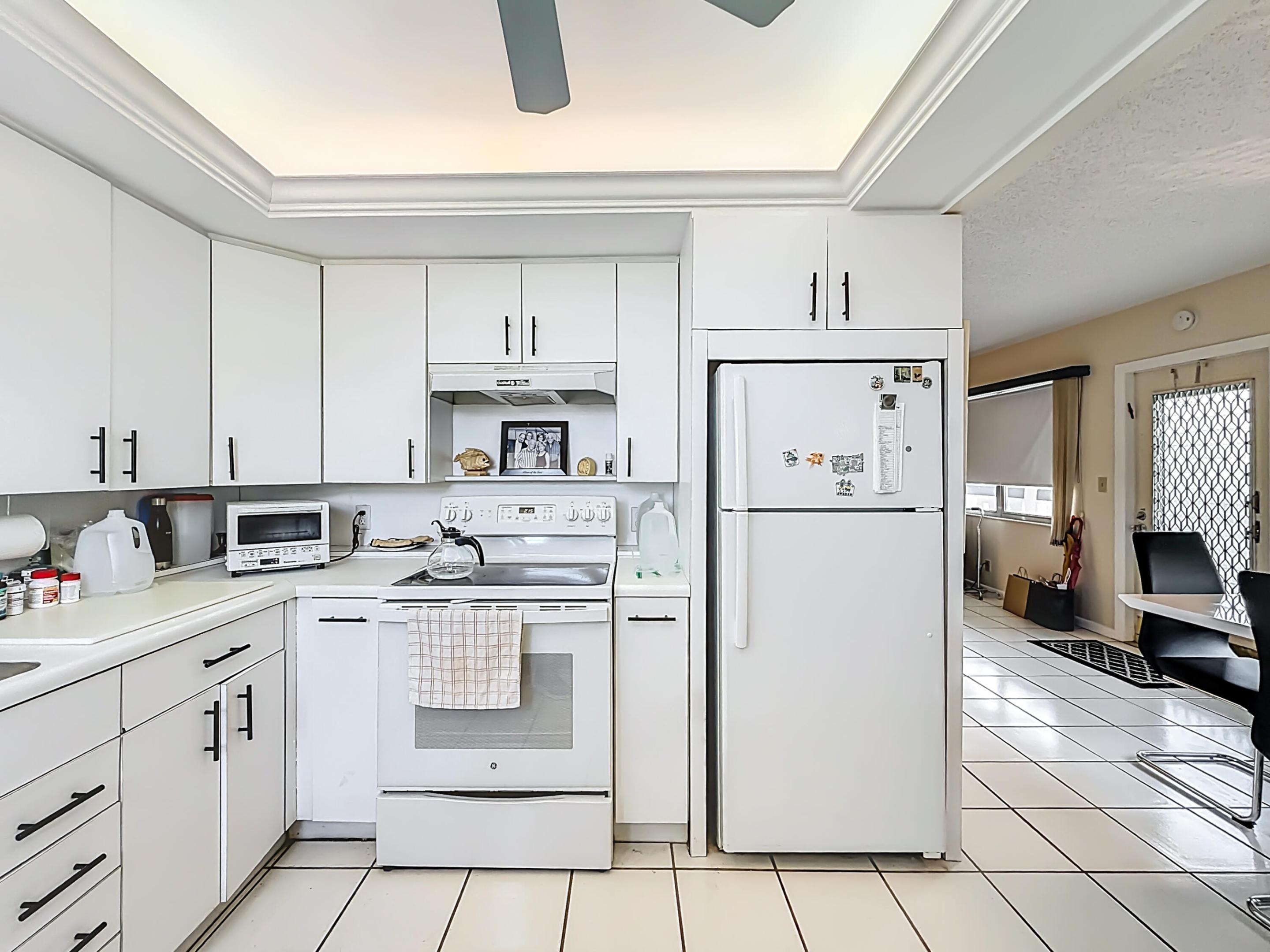 2114 Oakridge V Property Photo 6