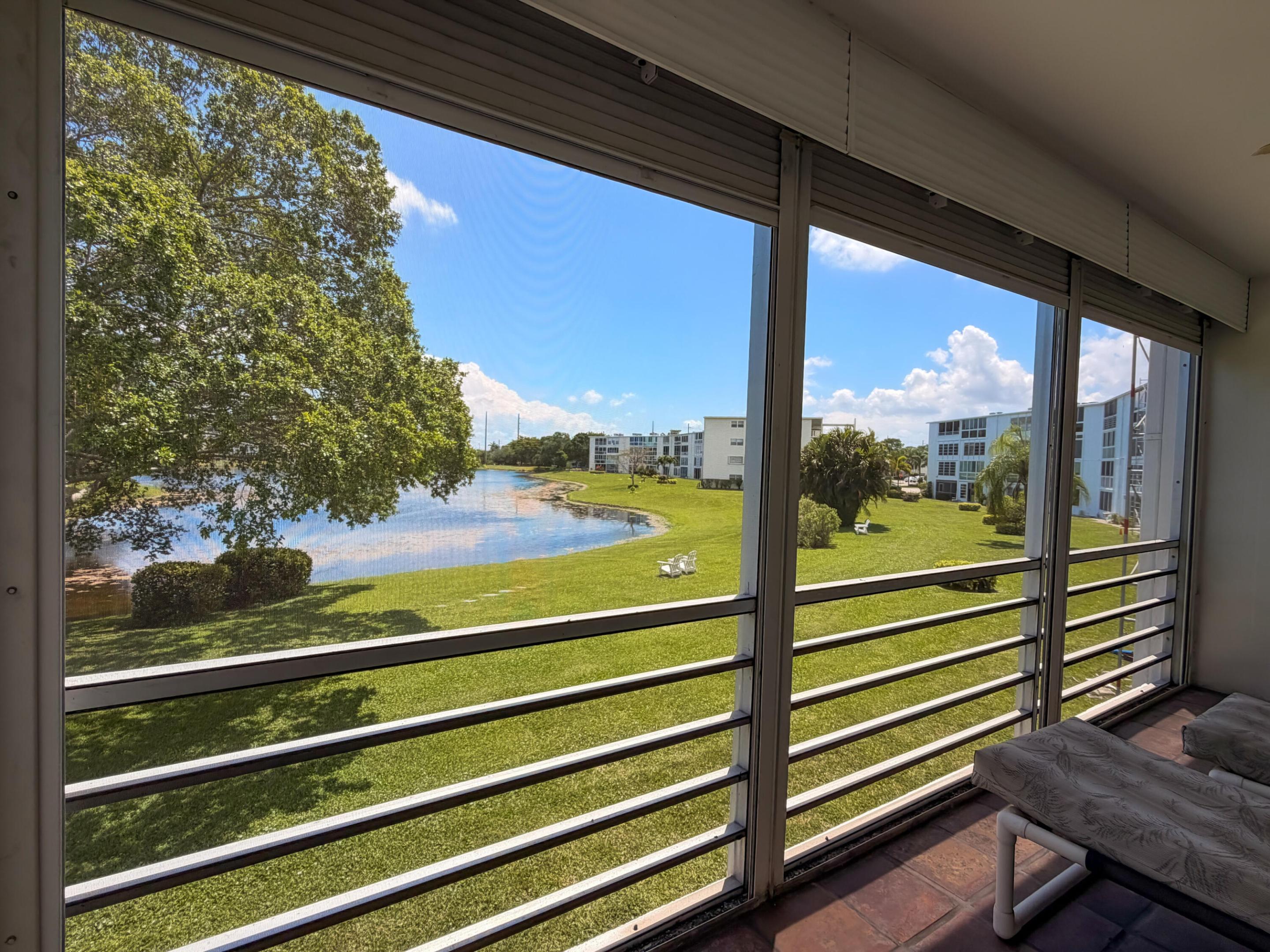 2114 Oakridge V Property Photo 18