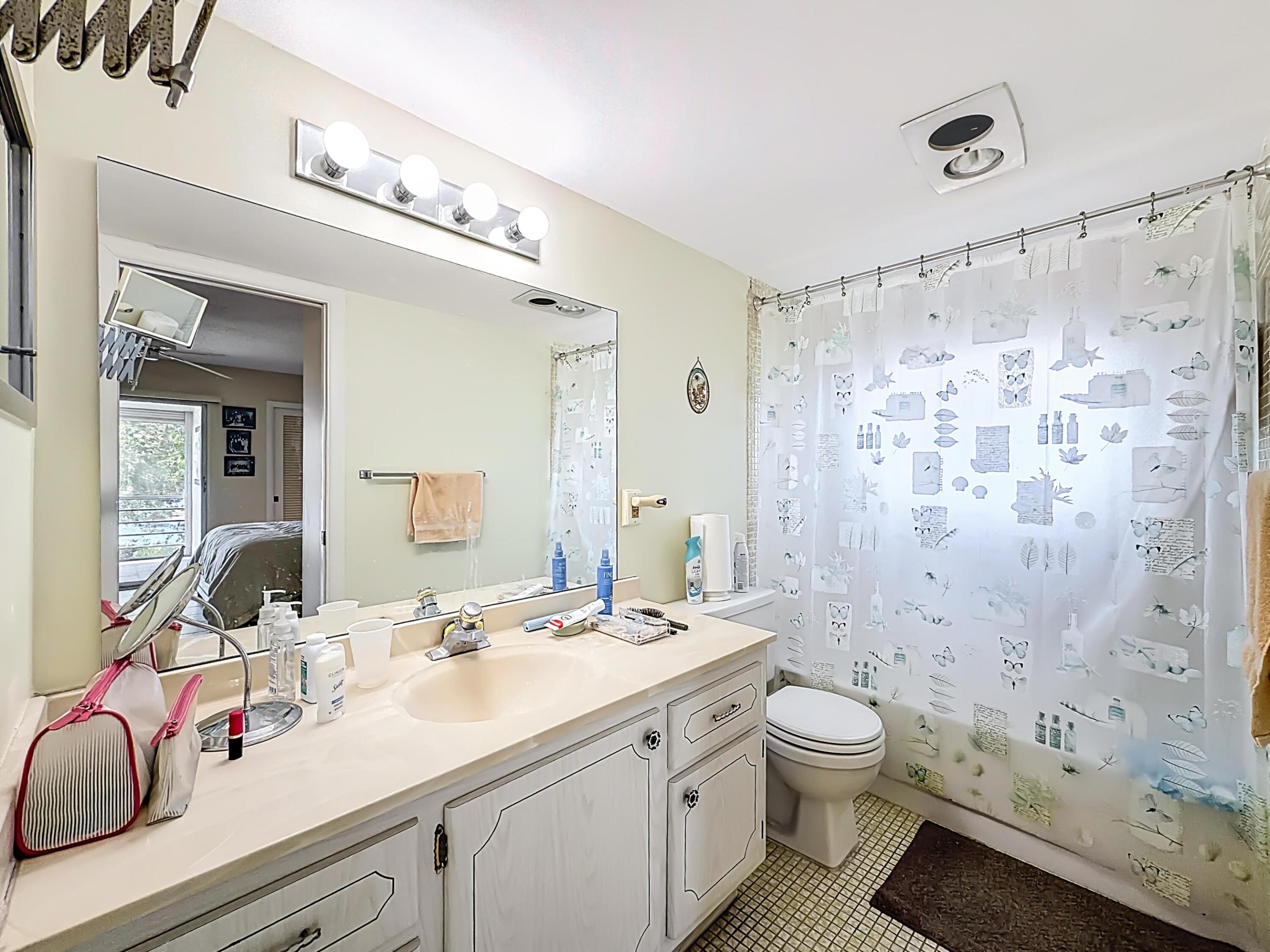 2114 Oakridge V Property Photo 26