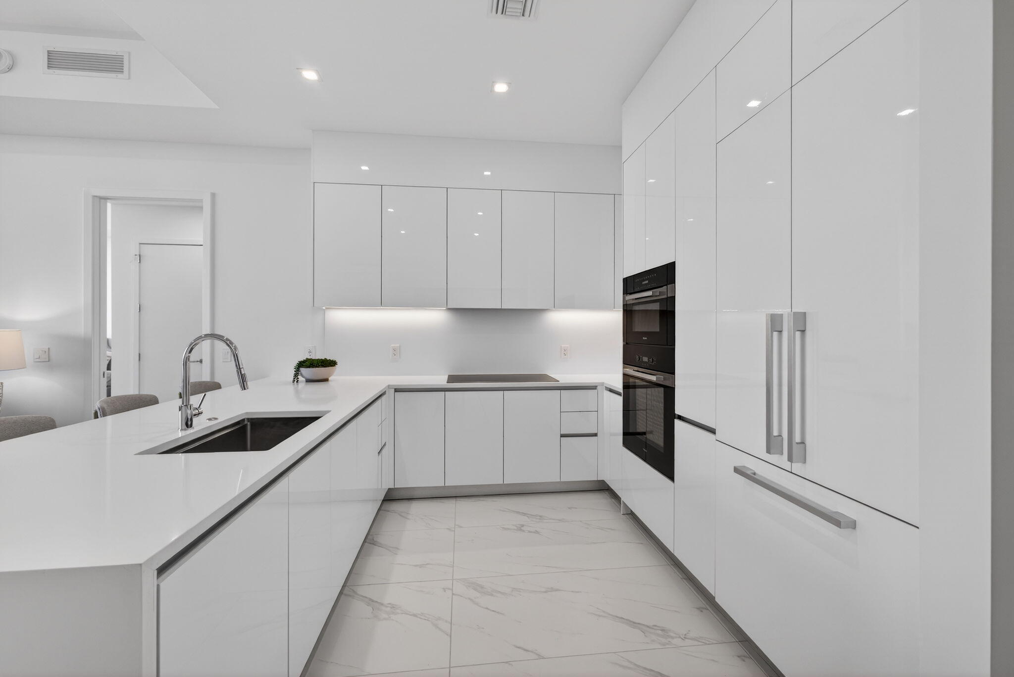 220 Lake Shore Drive 609 Property Photo 11