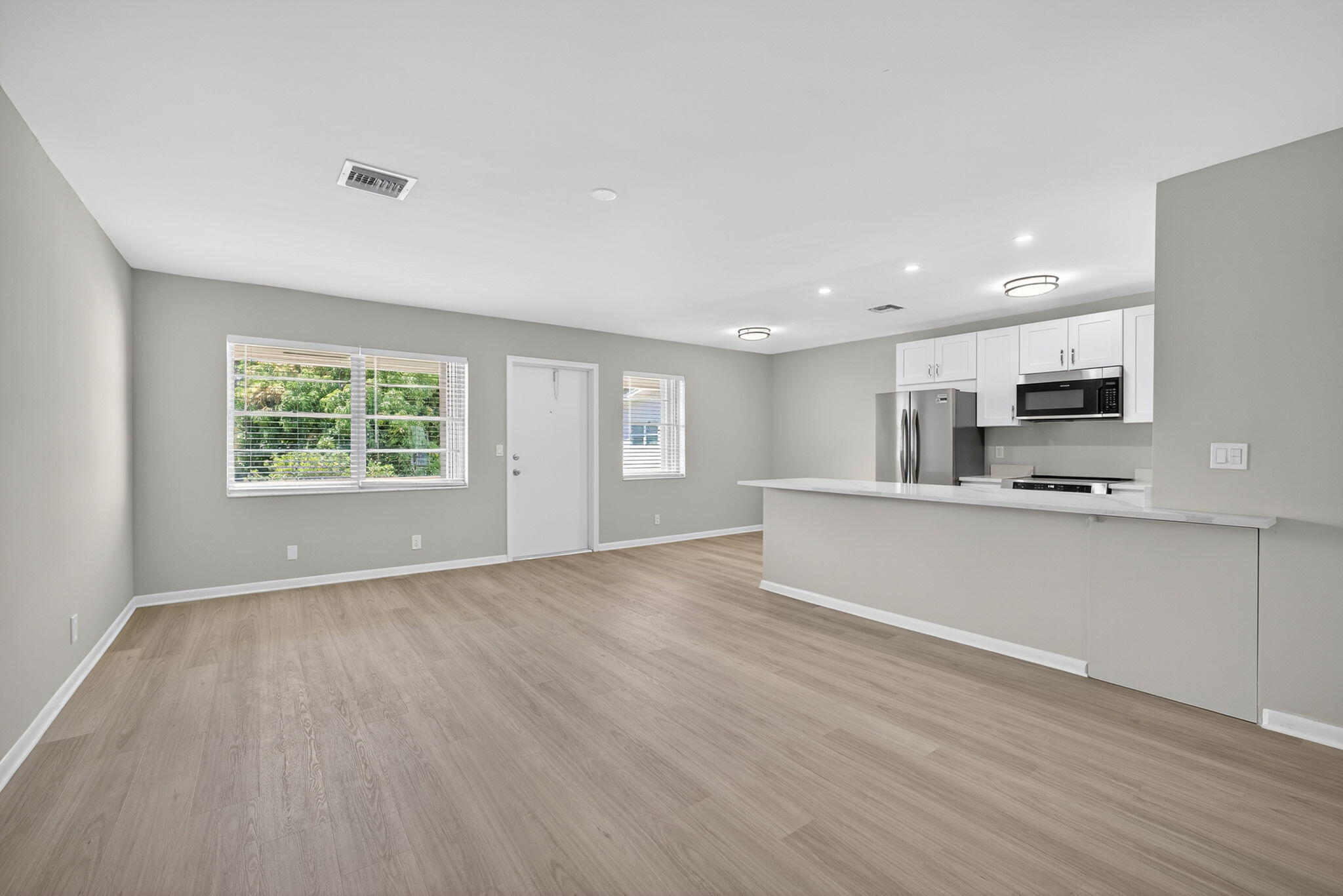 42 Easthampton B Property Photo 4