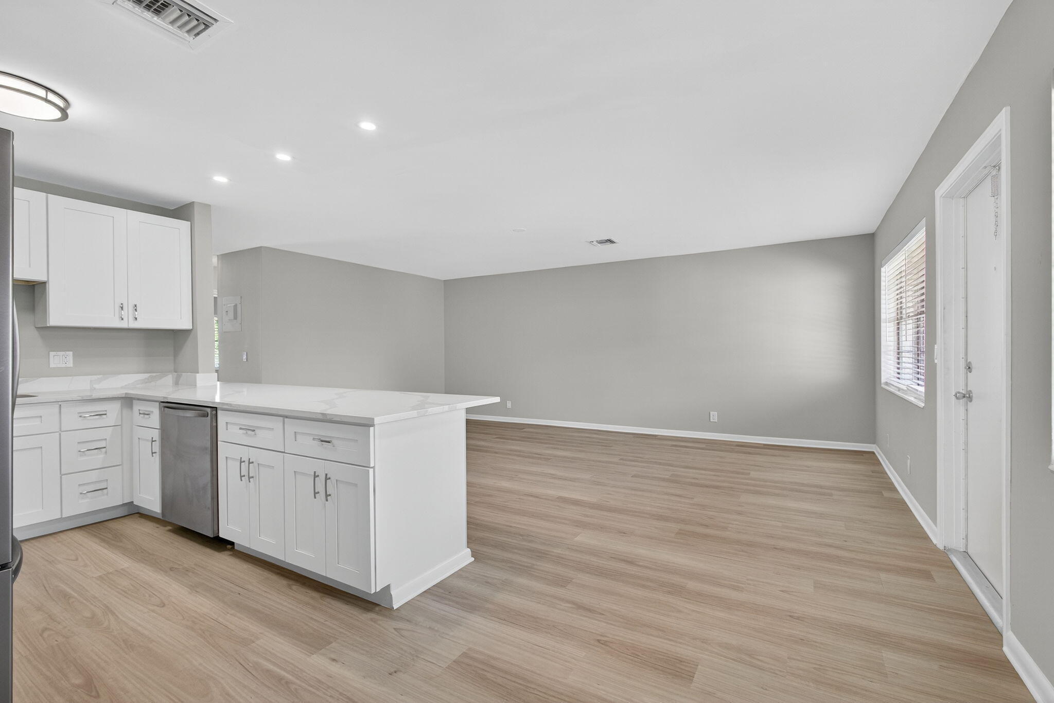 42 Easthampton B Property Photo 8