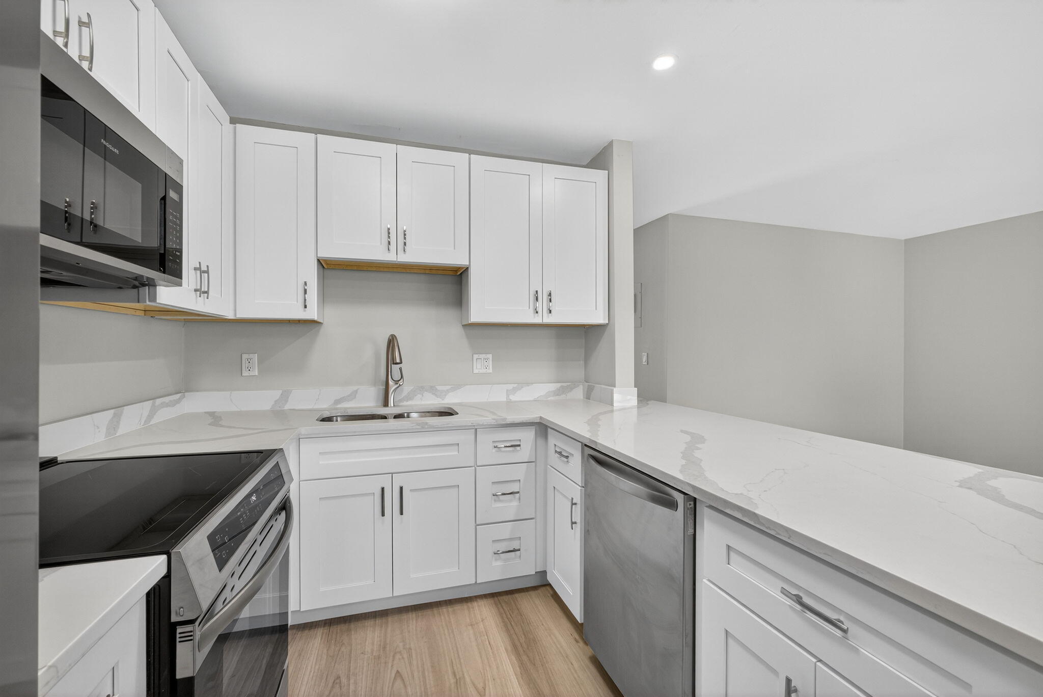 42 Easthampton B Property Photo 14