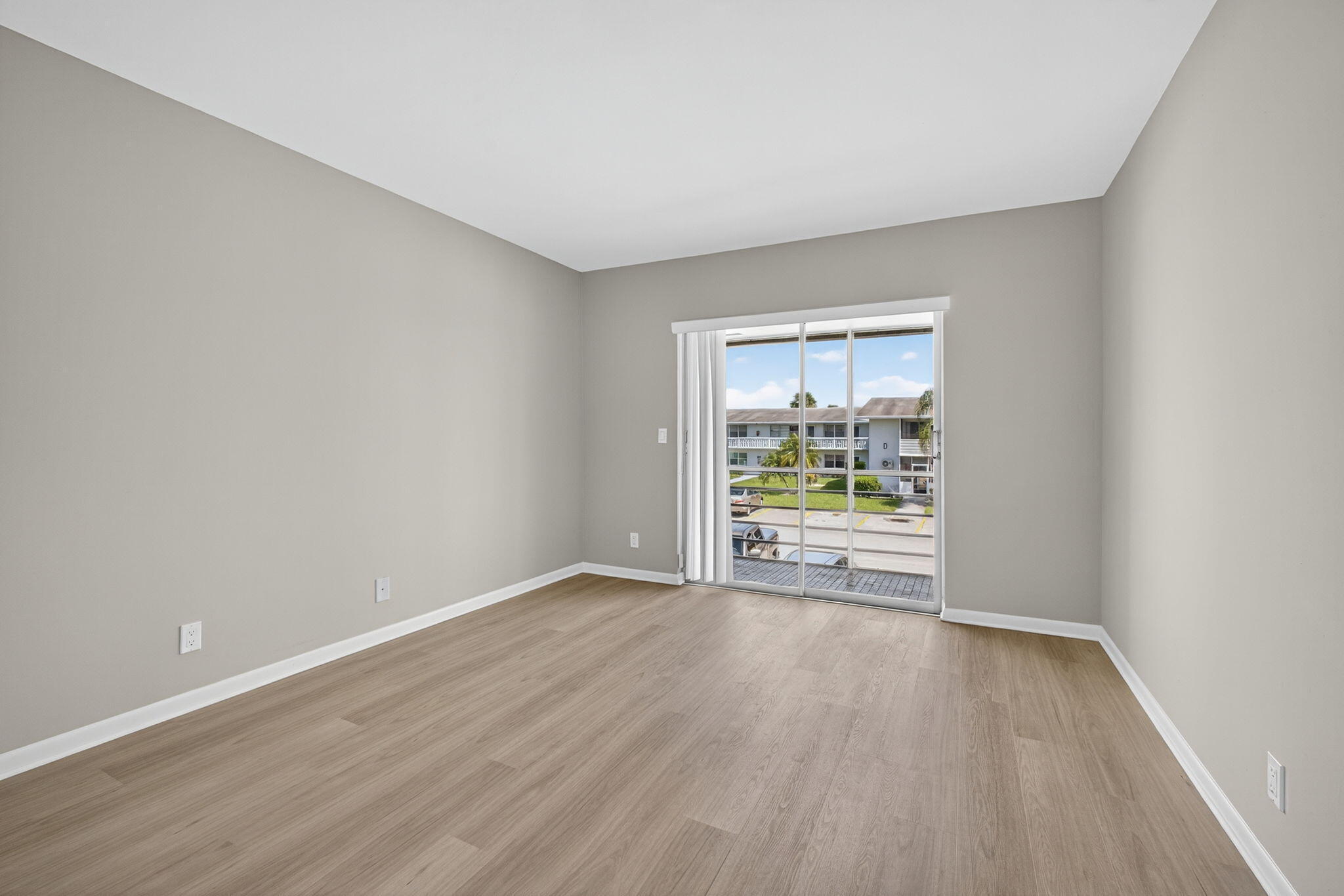 42 Easthampton B Property Photo 16