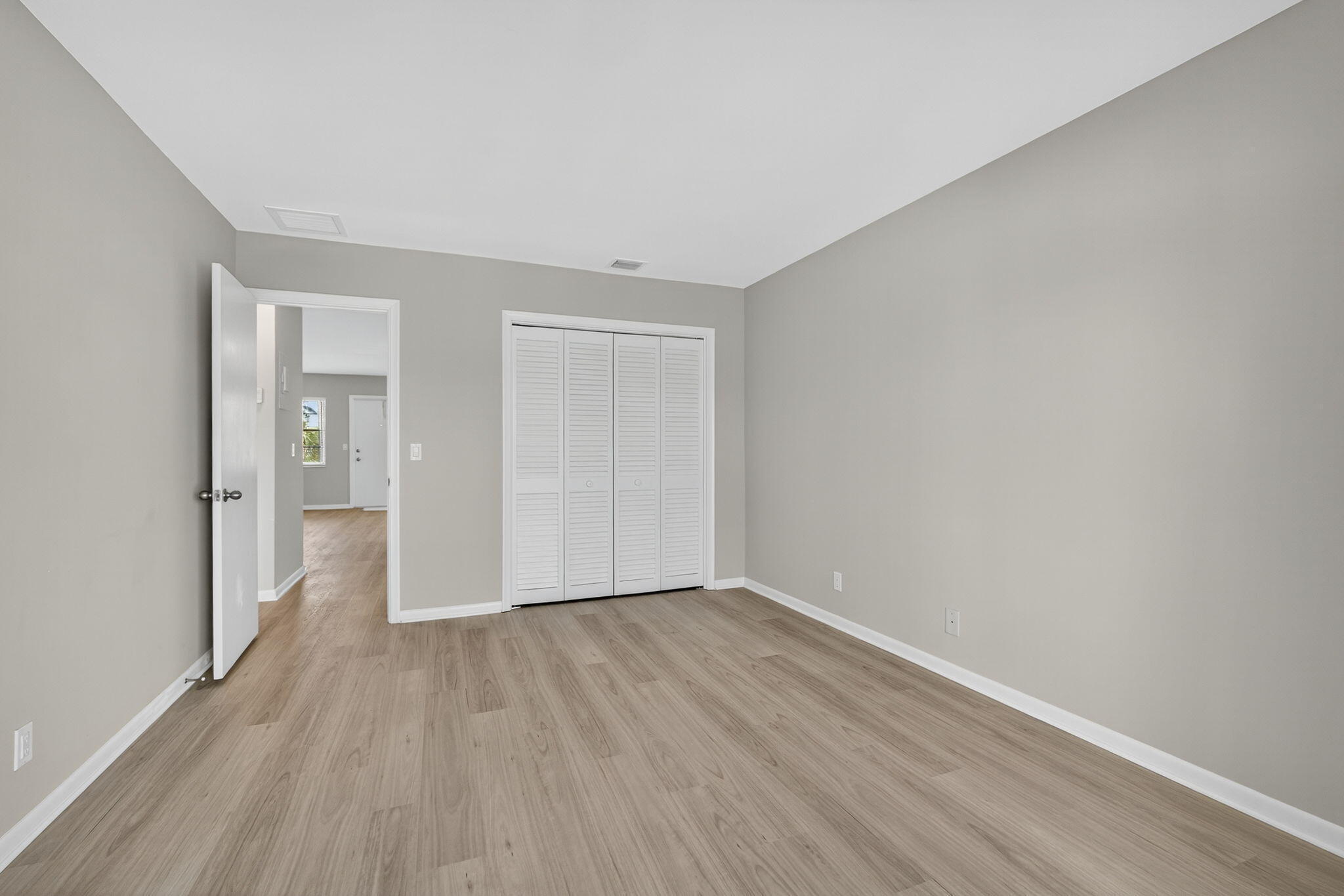 42 Easthampton B Property Photo 17