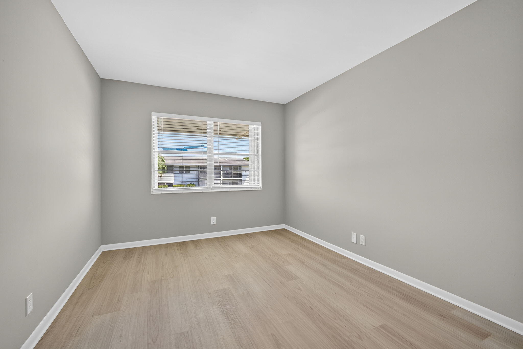 42 Easthampton B Property Photo 22
