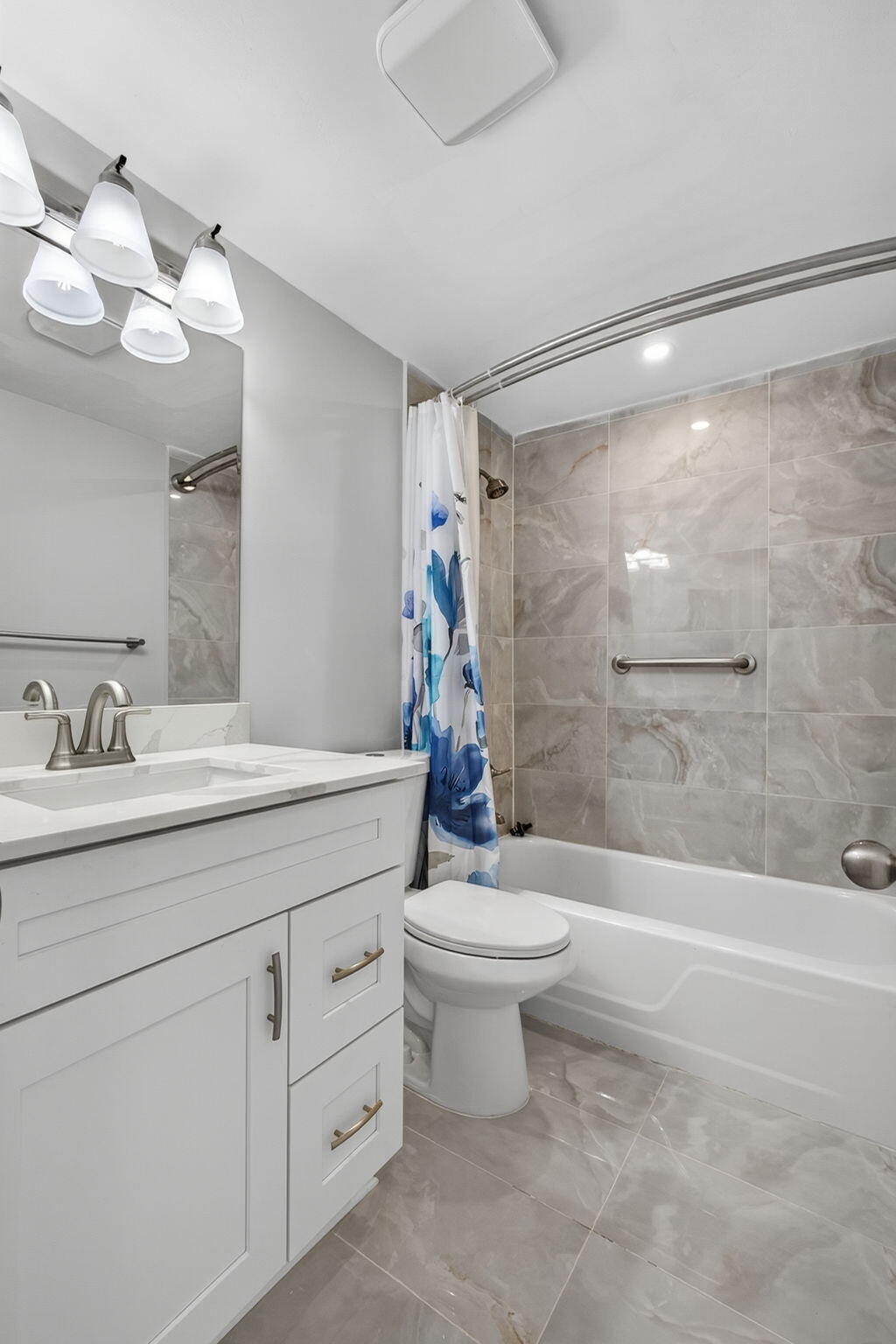42 Easthampton B Property Photo 25