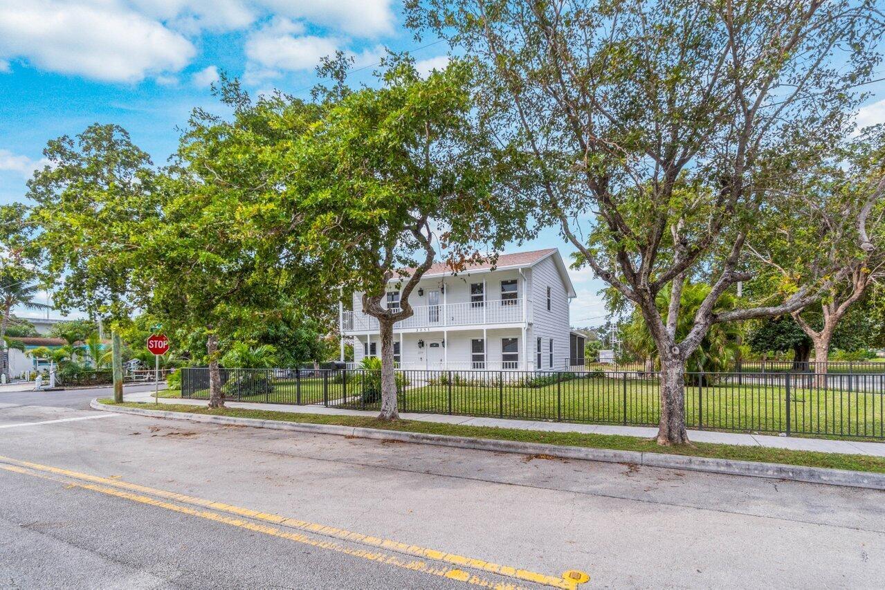 2233 Dock Street Property Photo 4