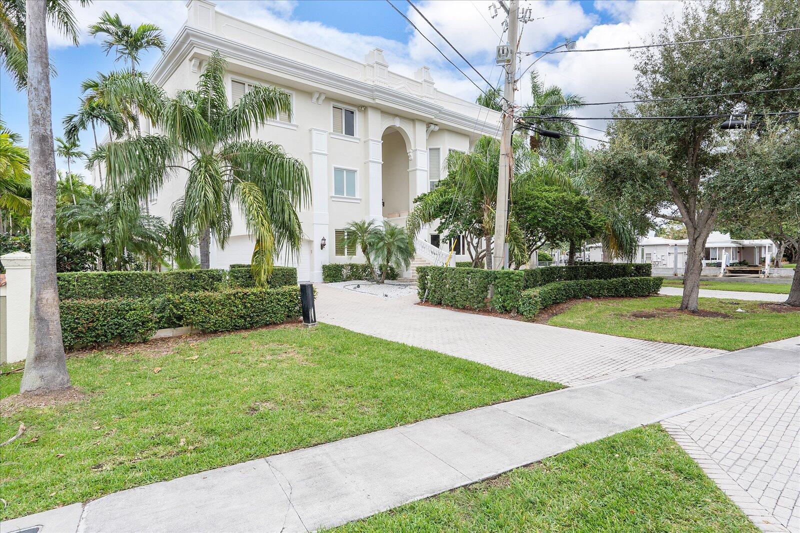 414 Riviera Isle Drive Property Photo 3