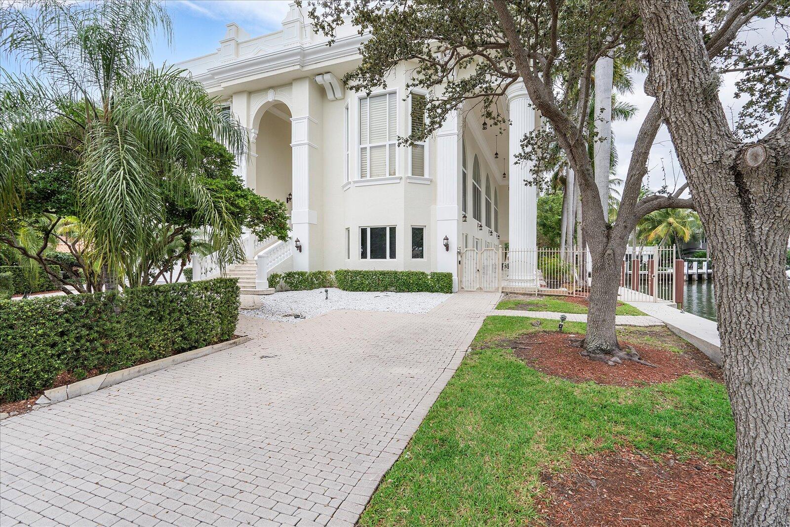 414 Riviera Isle Drive Property Photo 4