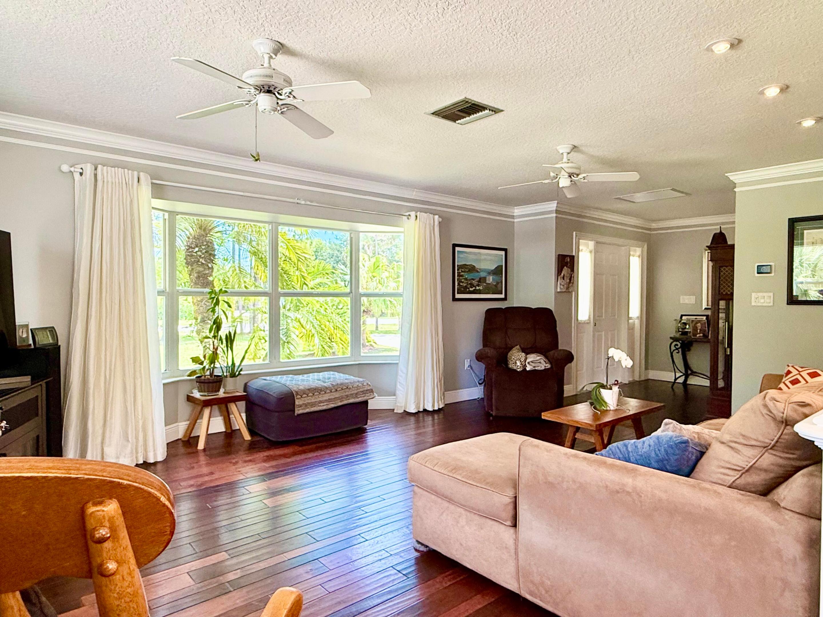 16283 Alexander Run Property Photo 4