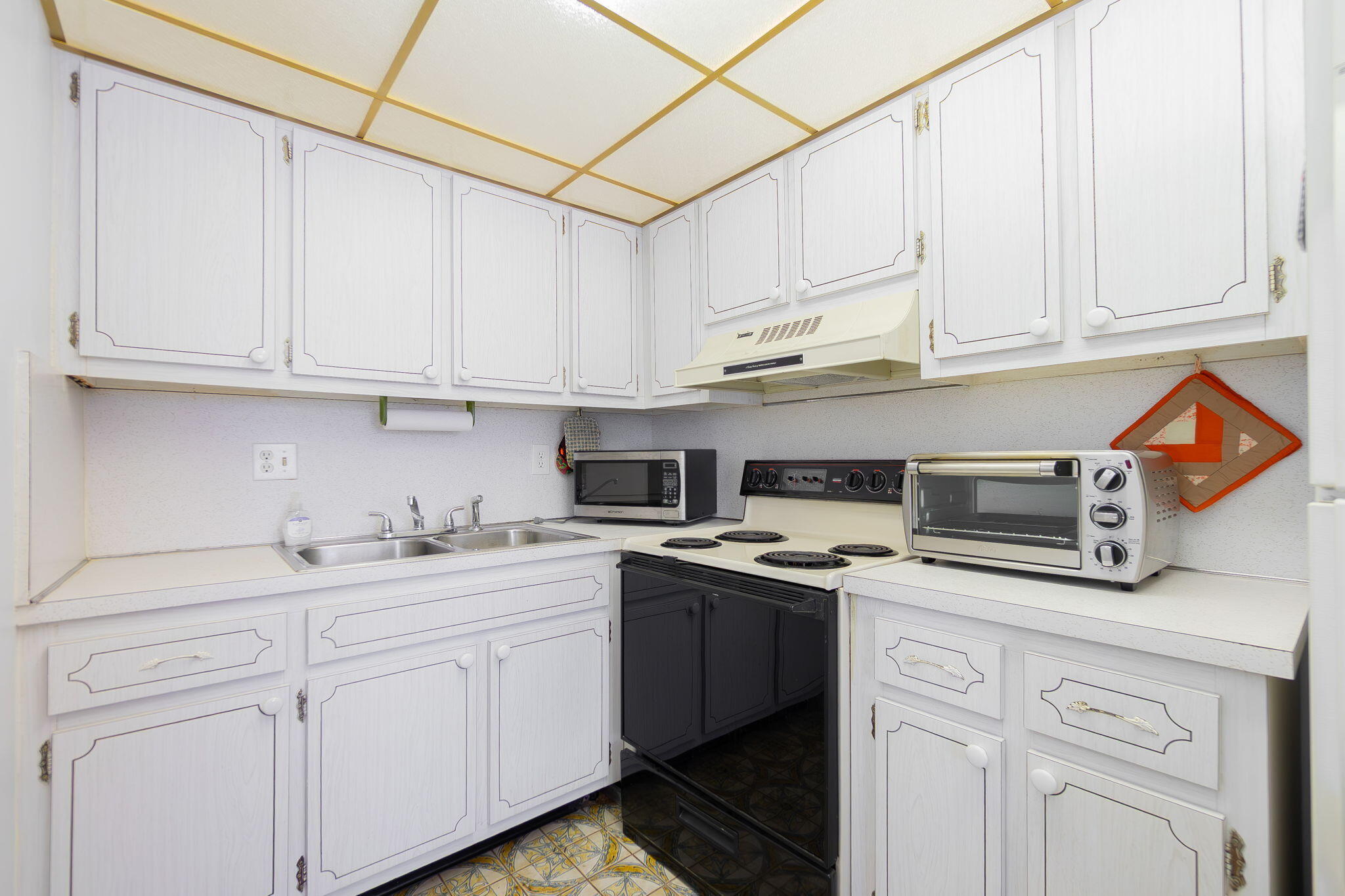 2840 Cynthia Lane 101 Property Photo 8