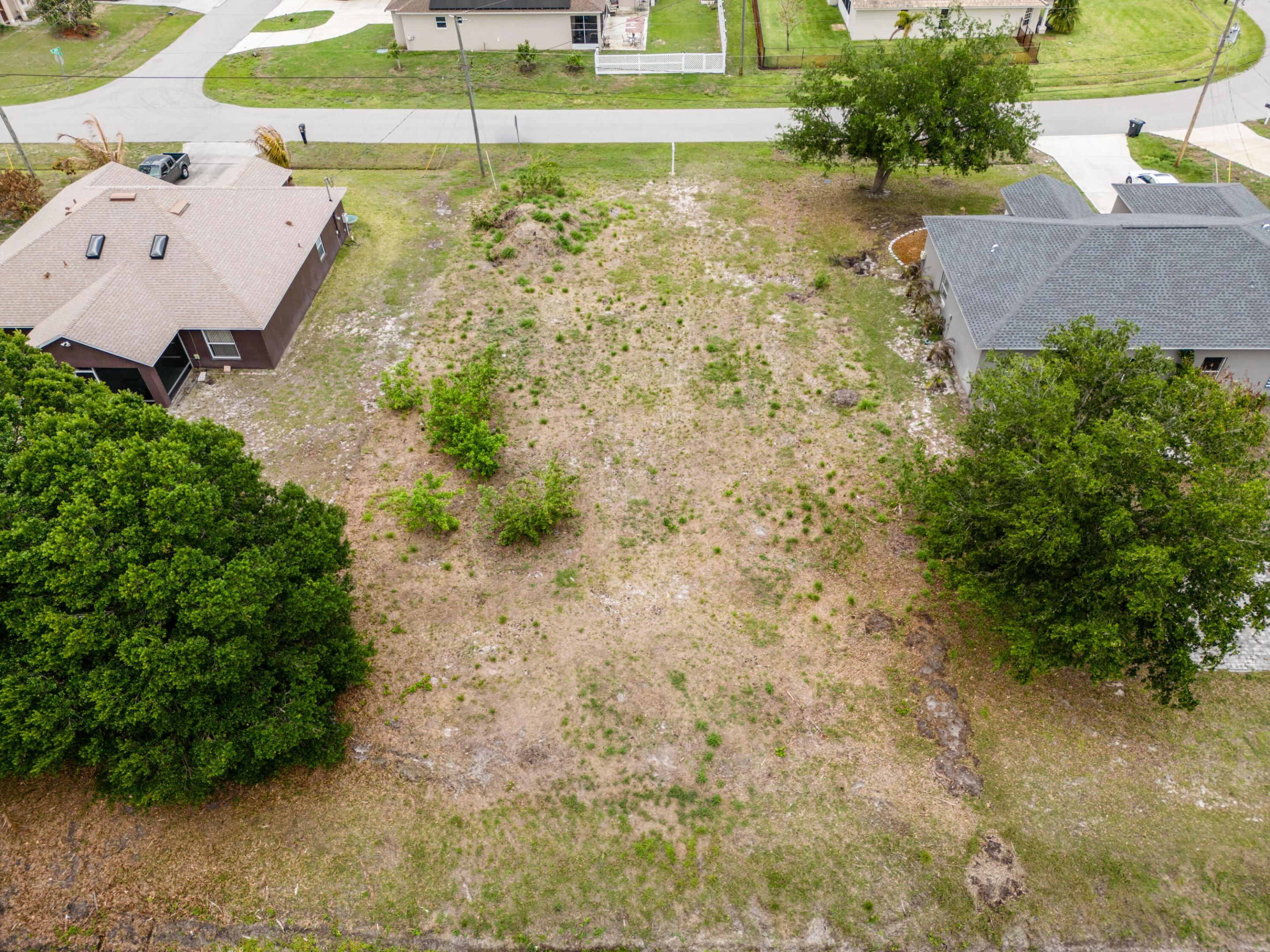 1110 Sw Hunnicut Avenue Property Photo 2