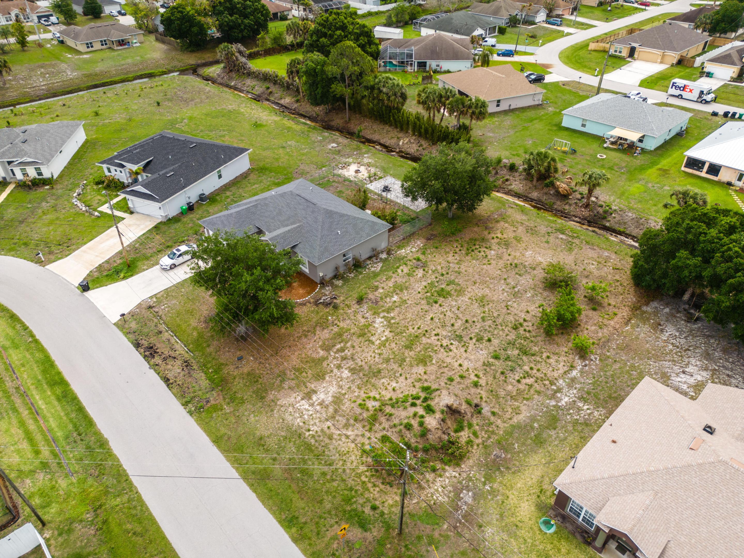 1110 Sw Hunnicut Avenue Property Photo 5
