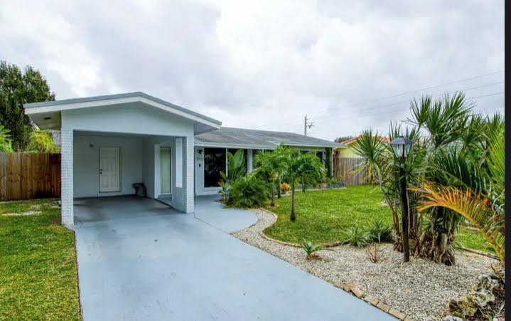 1905 N 45th Avenue Property Photo 1