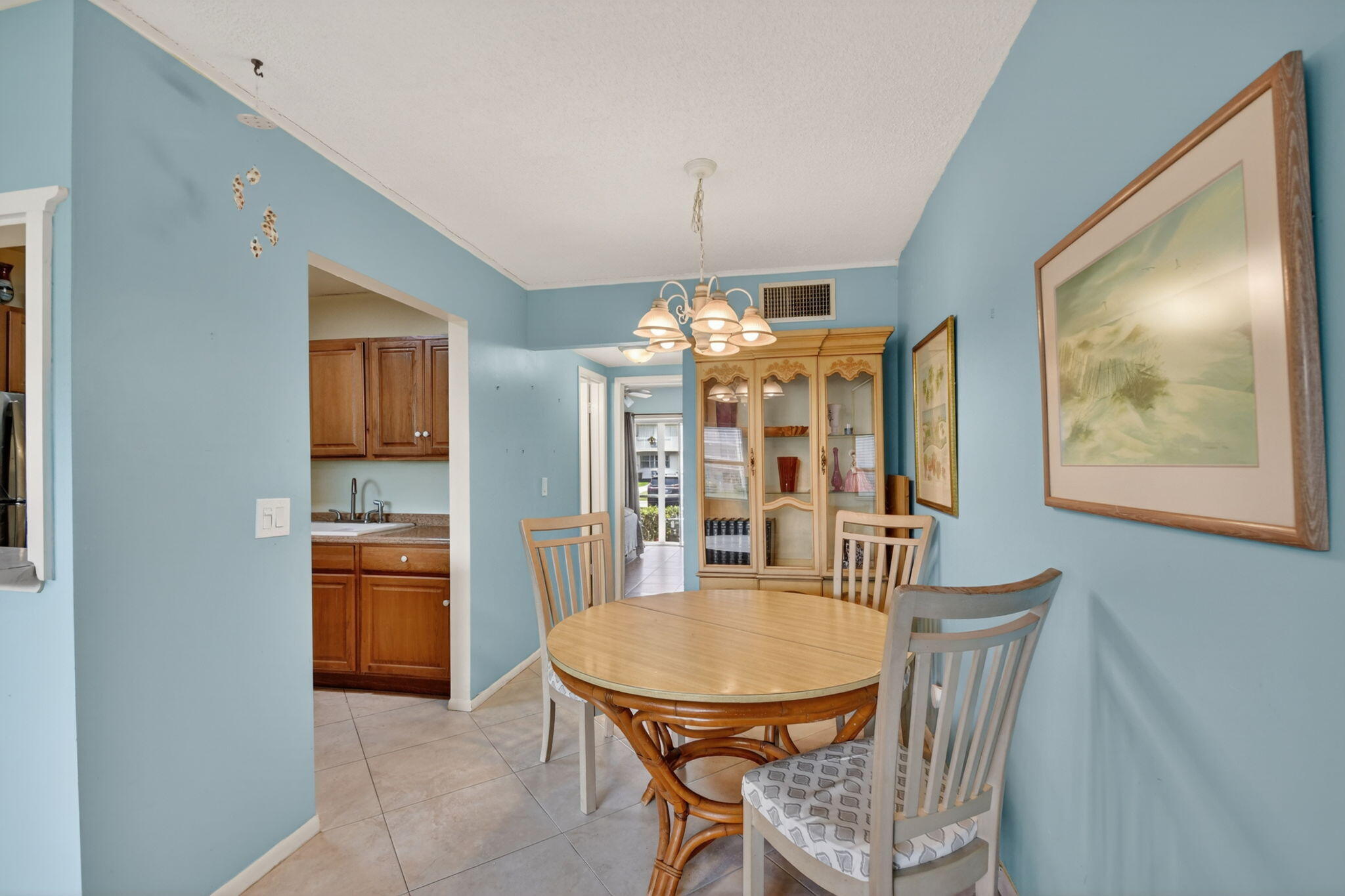 370 Horizon Street E 107 Property Photo 4