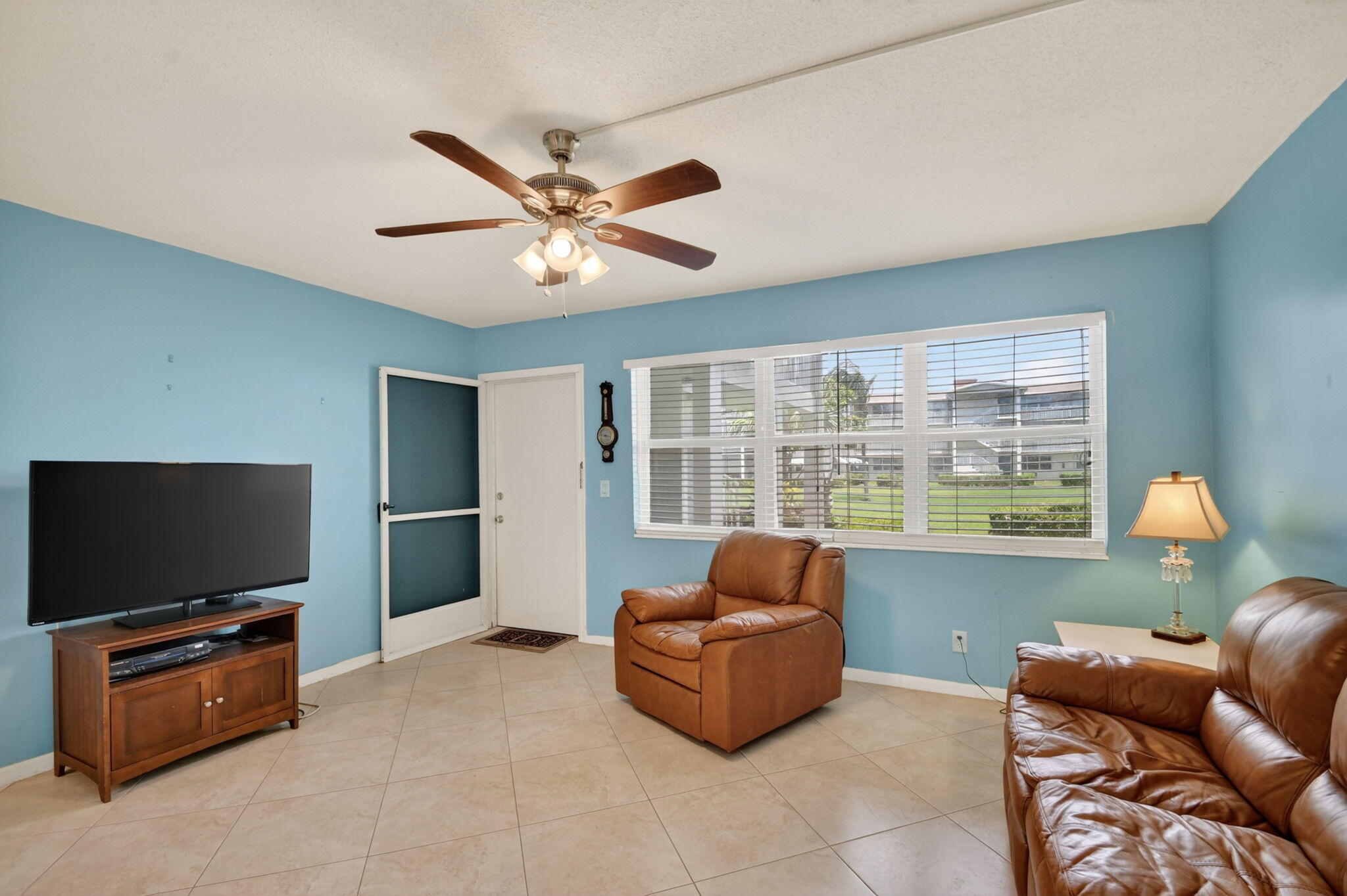 370 Horizon Street E 107 Property Photo 11