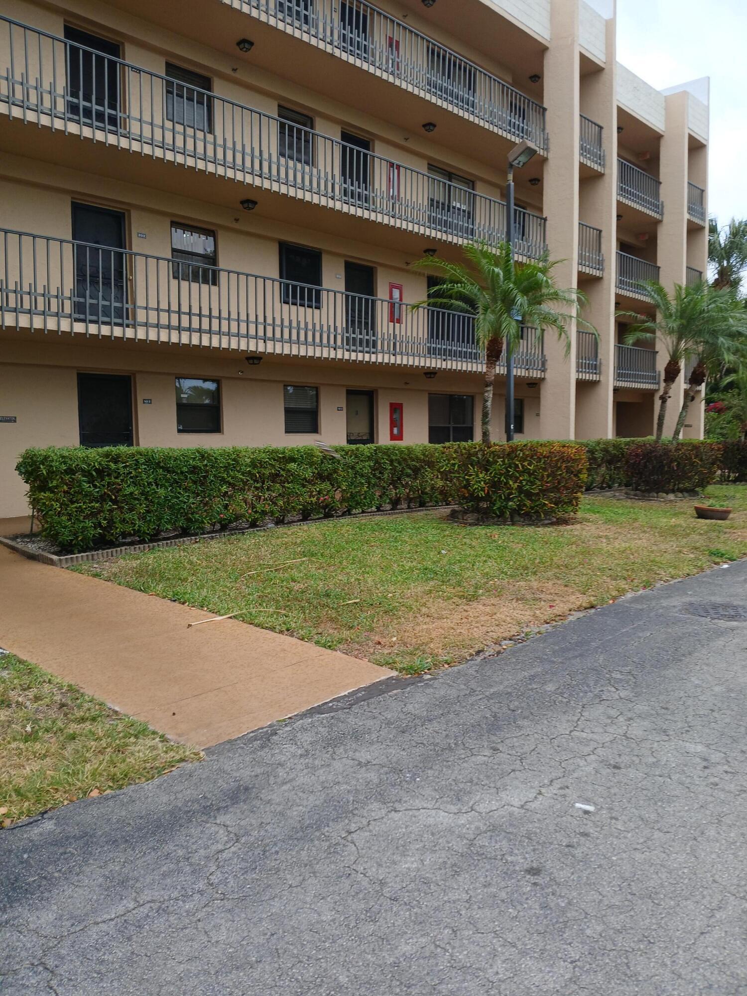 4760 Lucerne Lakes Boulevard W 405 Property Photo 22