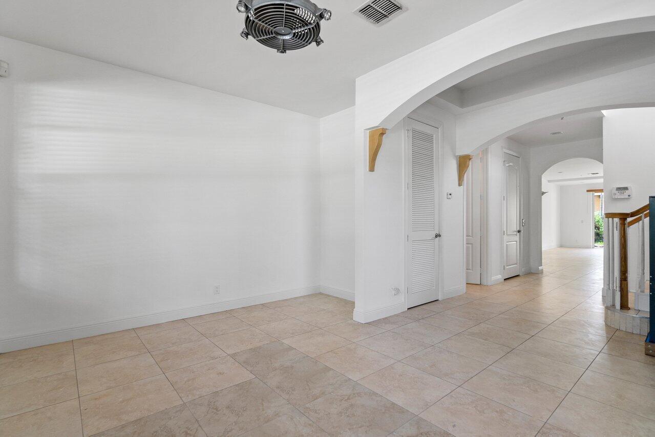 811 S Federal Highway 1 Property Photo 6