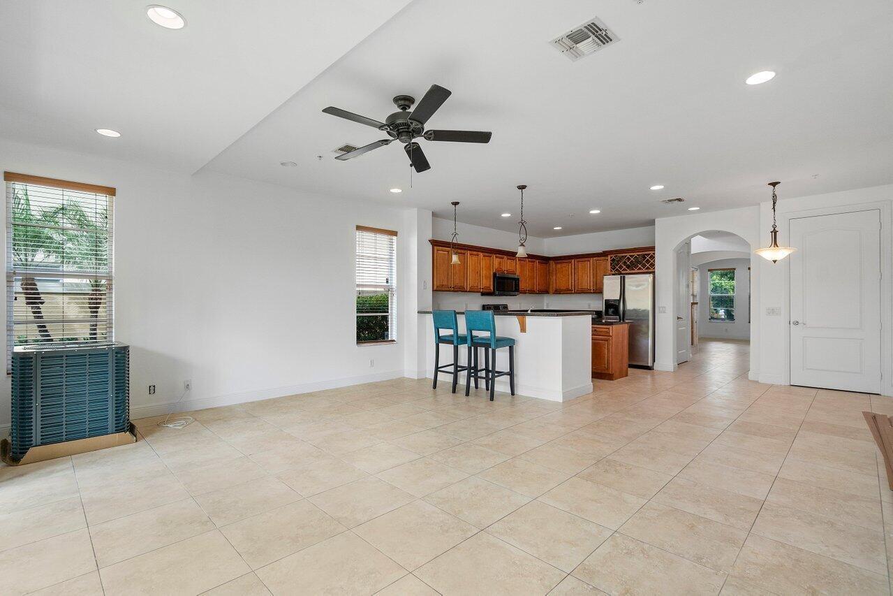 811 S Federal Highway 1 Property Photo 7