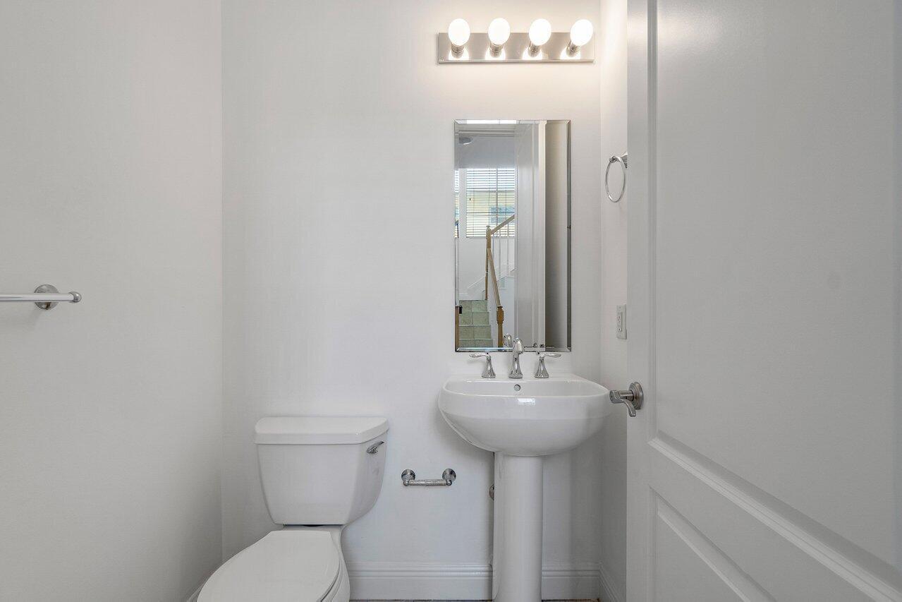 811 S Federal Highway 1 Property Photo 14