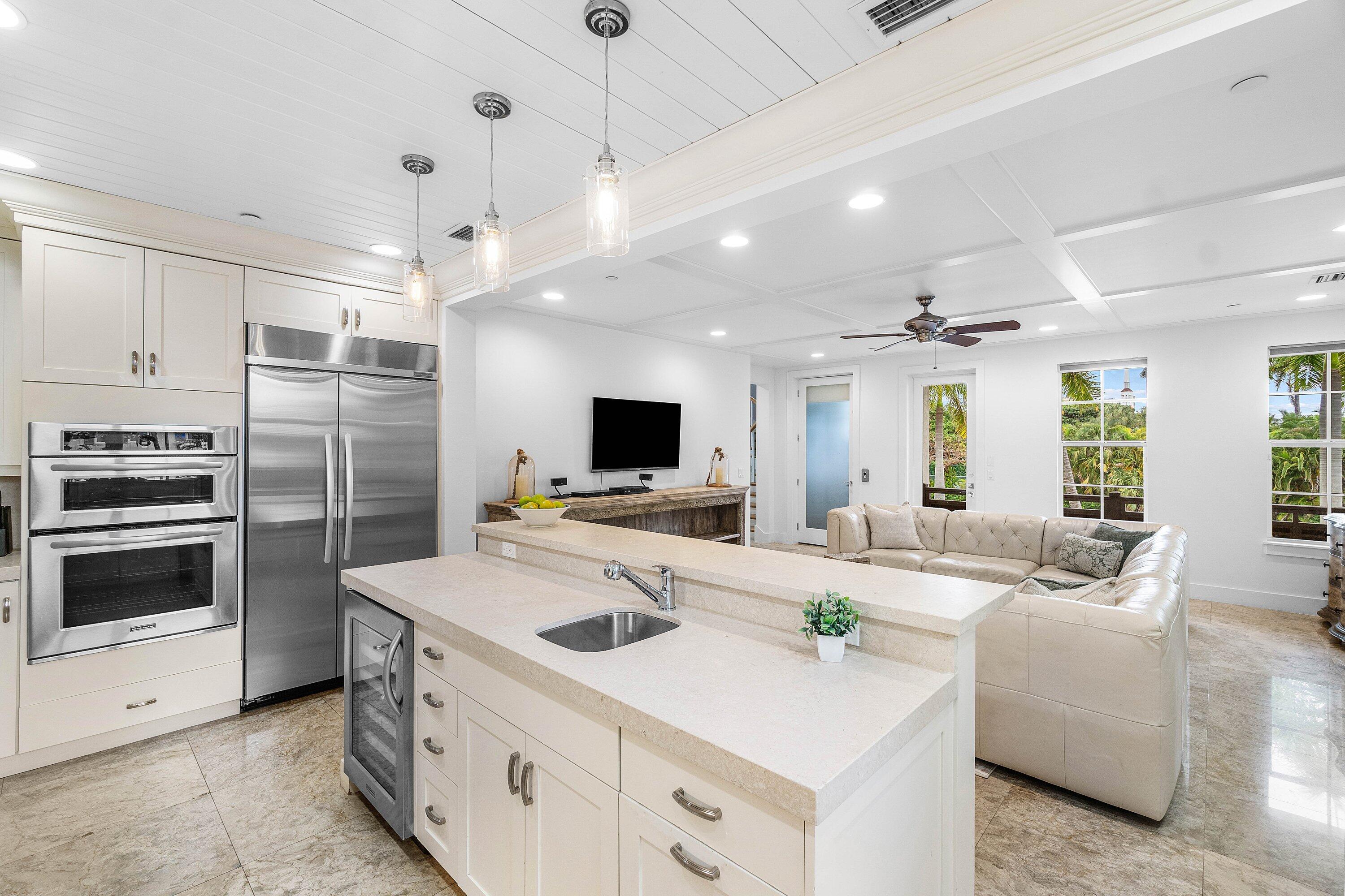1108 Coconut Row Property Photo 6